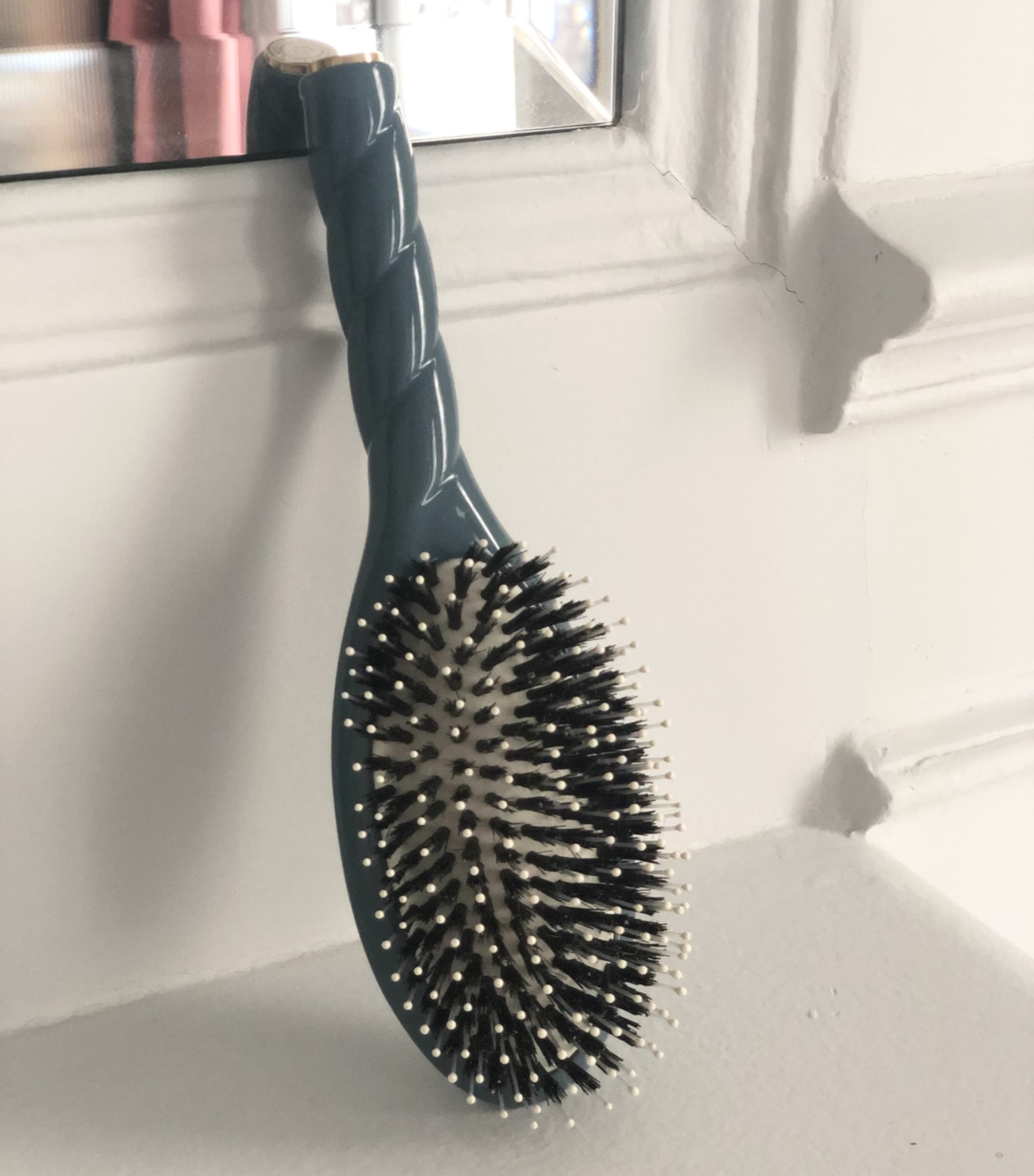 N.03 The Essential Soft Hairbrush INK BLUE Image 2