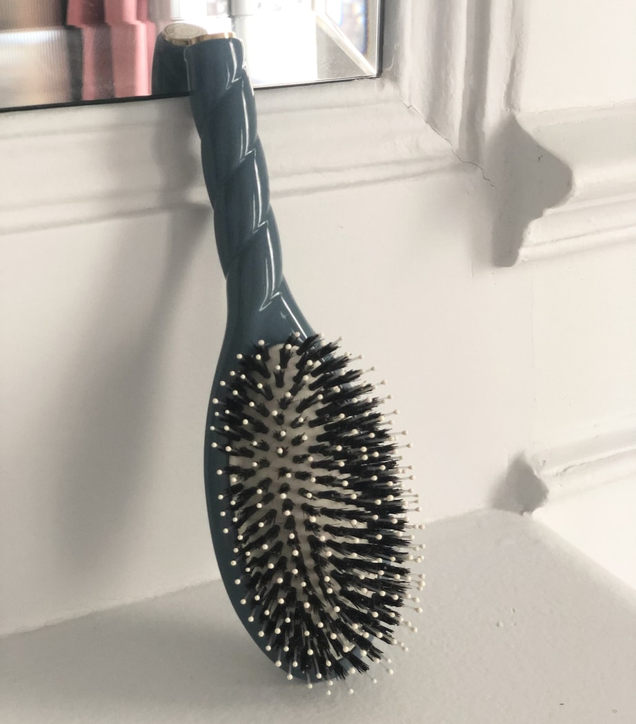 N.03 The Essential Soft Hairbrush INK BLUE Image 2