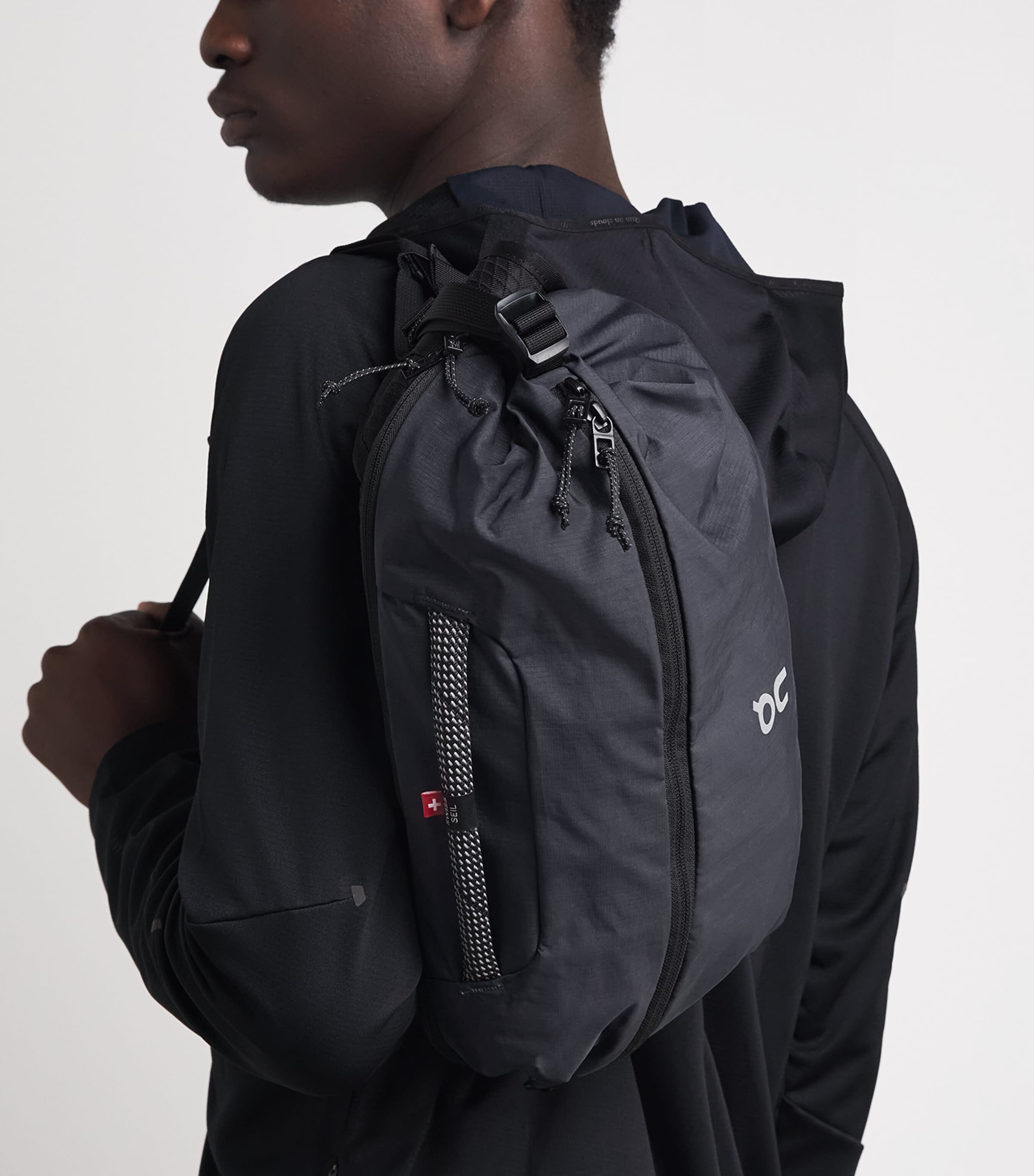On Sling Pack Cross-Body Bag Magnet | Black Image 2