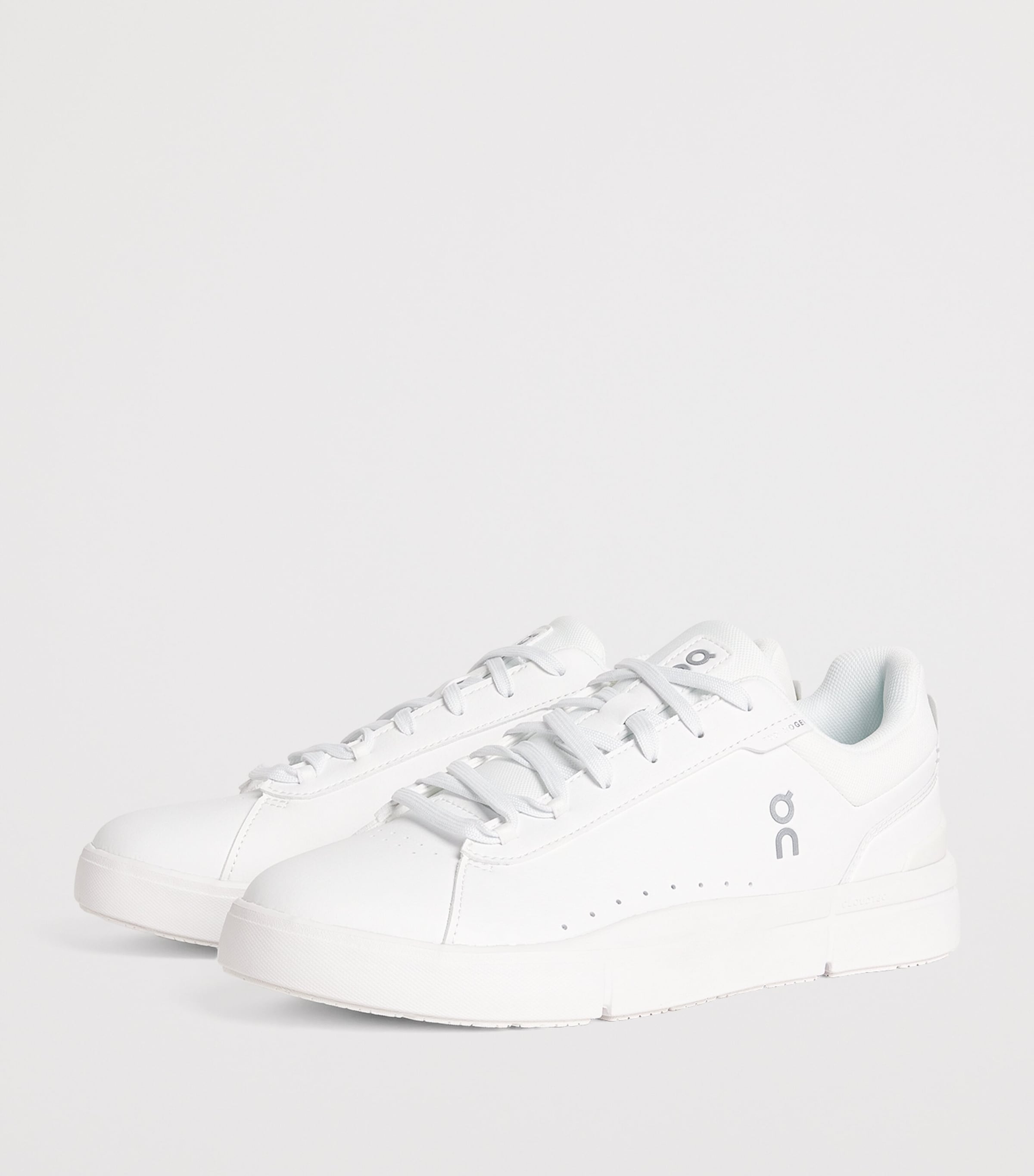 On Mens THE ROGER Advantage Sneakers White | White Image 3