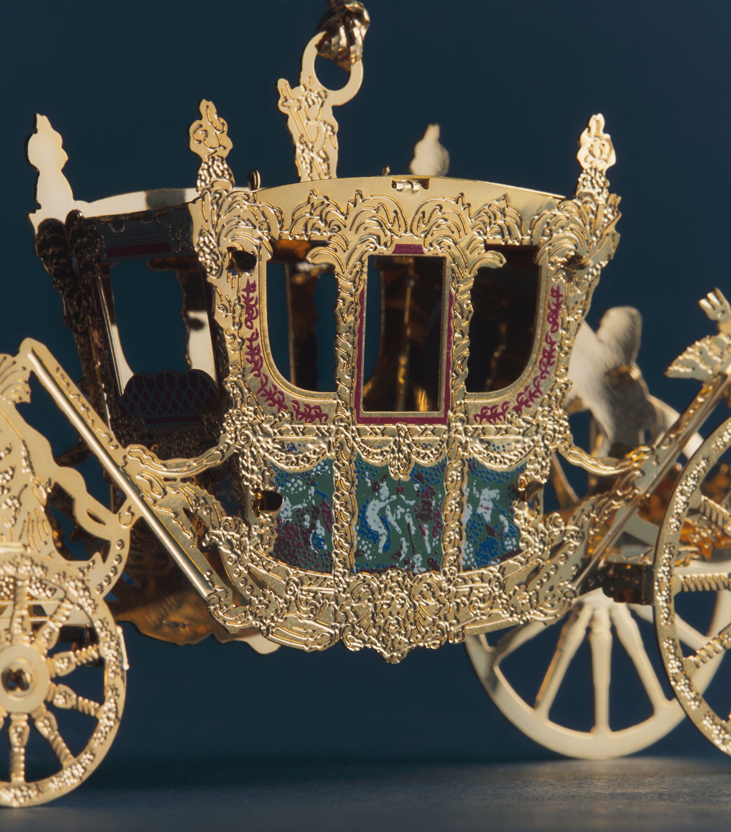 The London Christmas Company Royal Carriage Ornament Gold Image 3