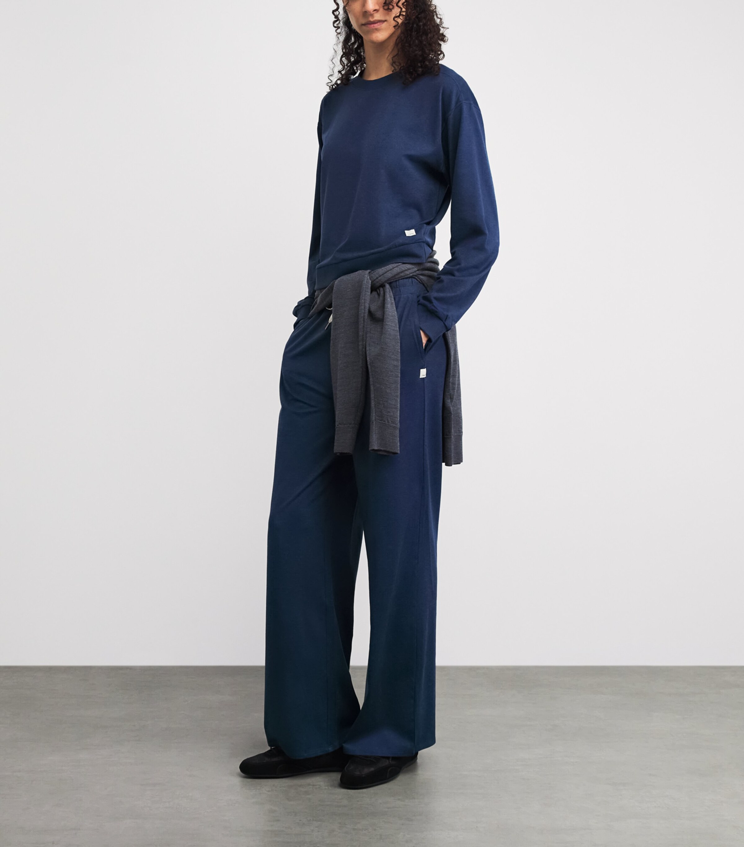 VUORI Womens Modern Halo Sweatshirt Bth Blue Coast Image 2