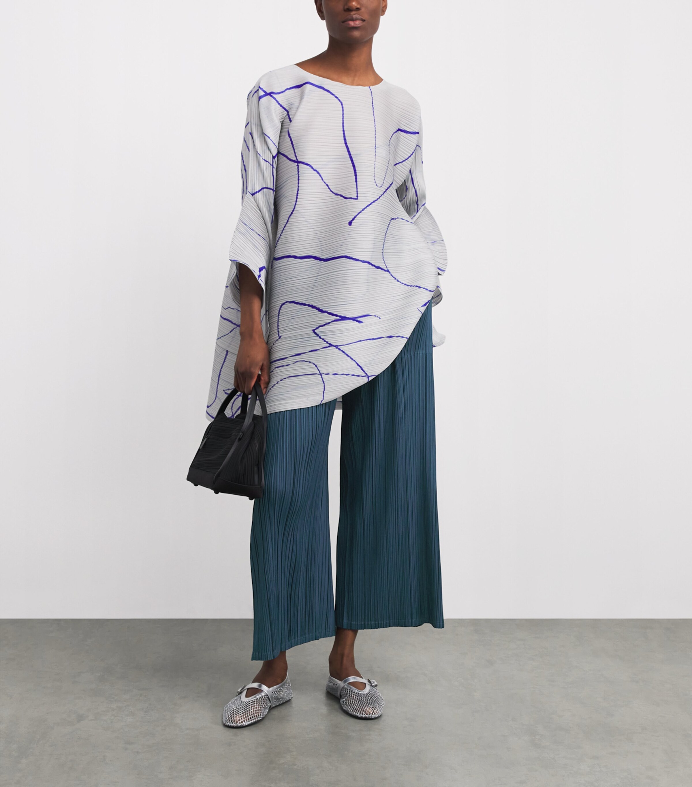 Mellow Pleats Trousers NAVY Image 2