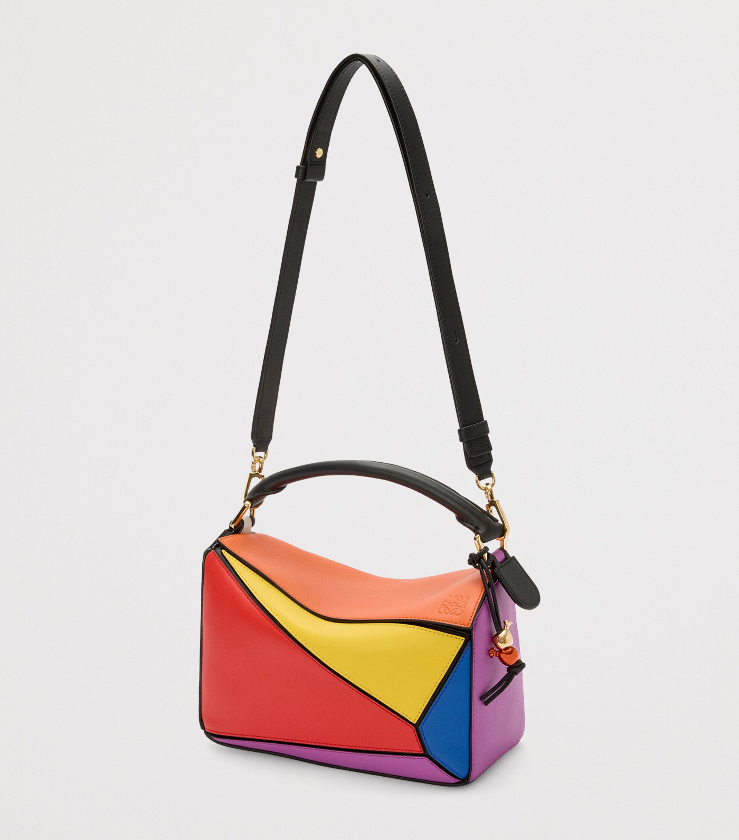 LOEWE☆パズル10 バーシティ リエディション バッグ ロエベを象徴する「パズルバッグ」が10周年！ 復刻エディション