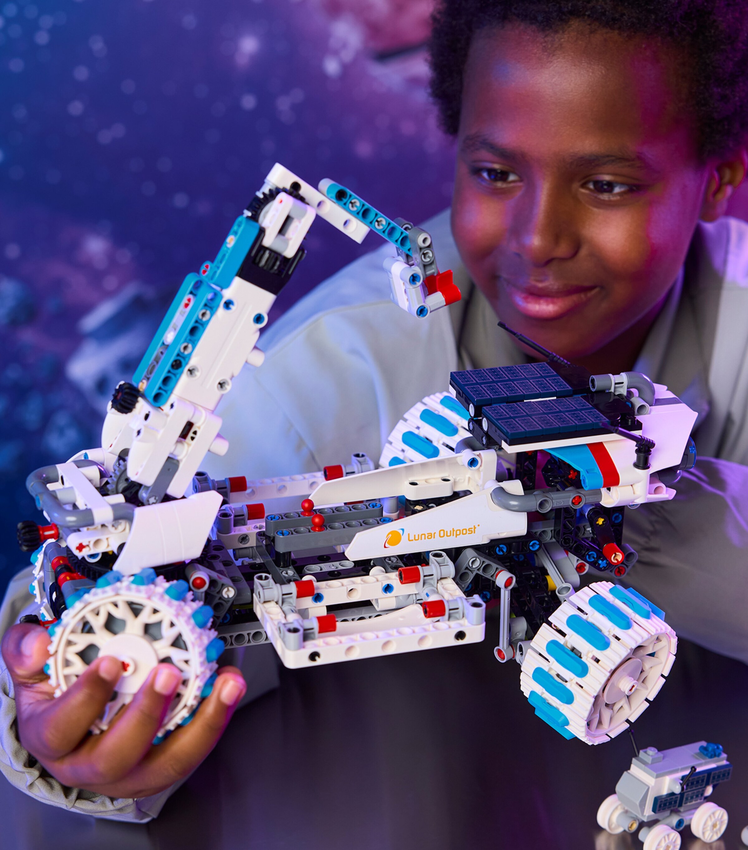 Technic Lunar Outpost Moon Rover Space Vehicle 42211 MULTI Image 3