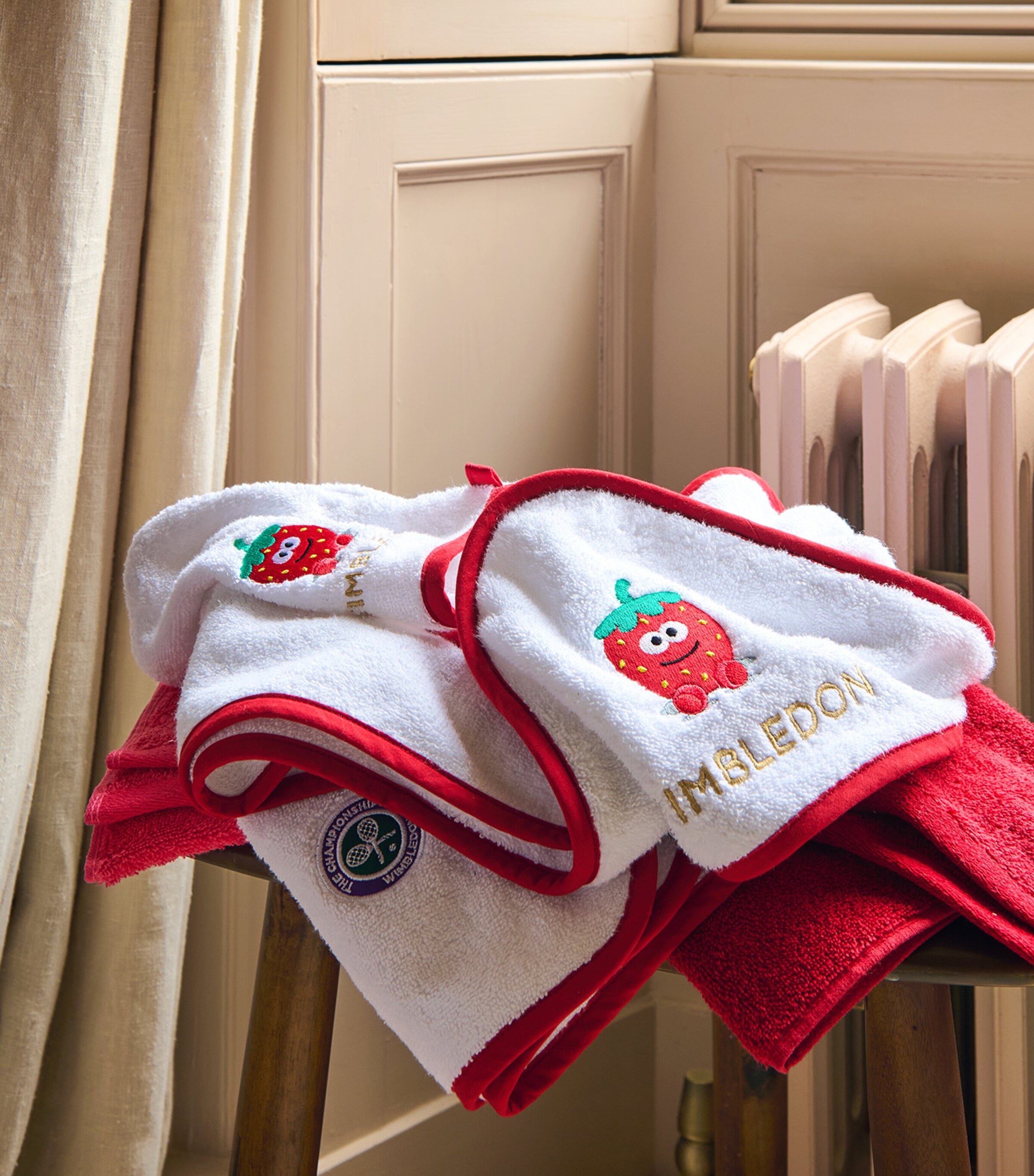 Christy x Wimbledon Mini Strawberry Bundle Strawberry Image 7