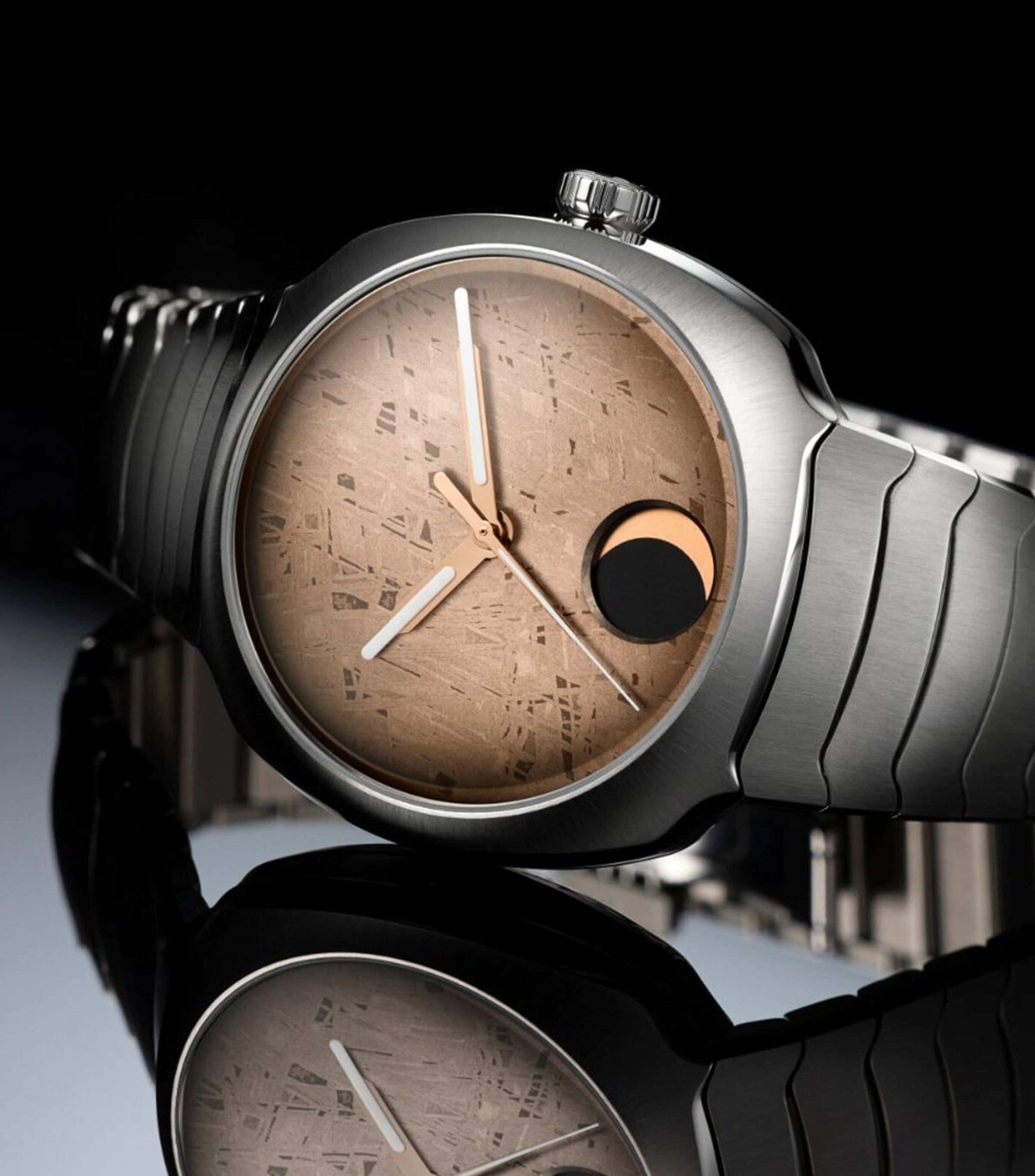 H. Moser & Cie Streamliner Perpetual Moon Concept Meteorite Watch 40mm Golden Meteorite Image 7
