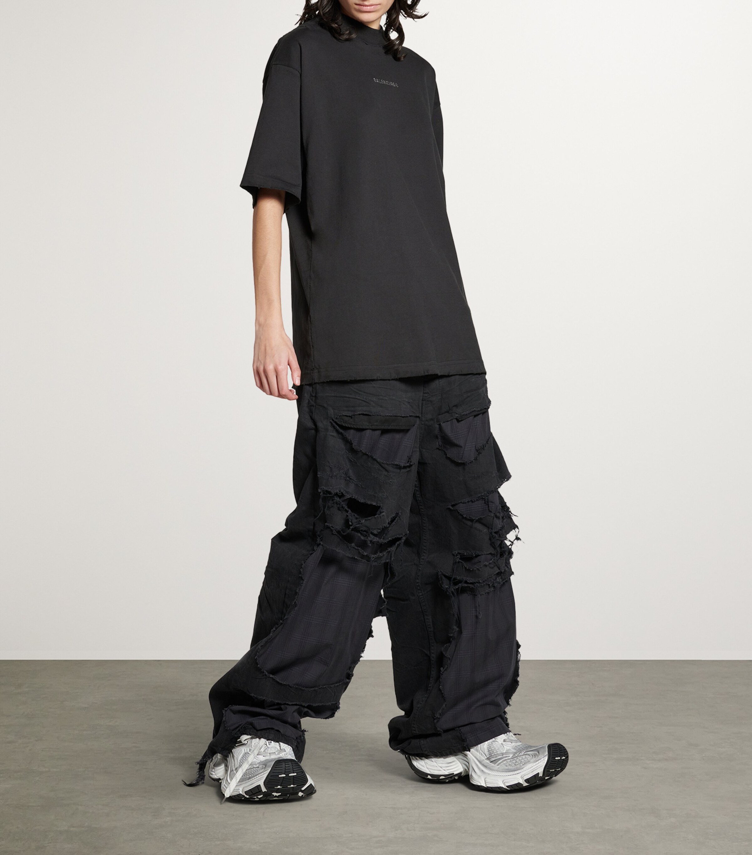 Distressed Rhinestone-Logo T-Shirt 1083 Image 2