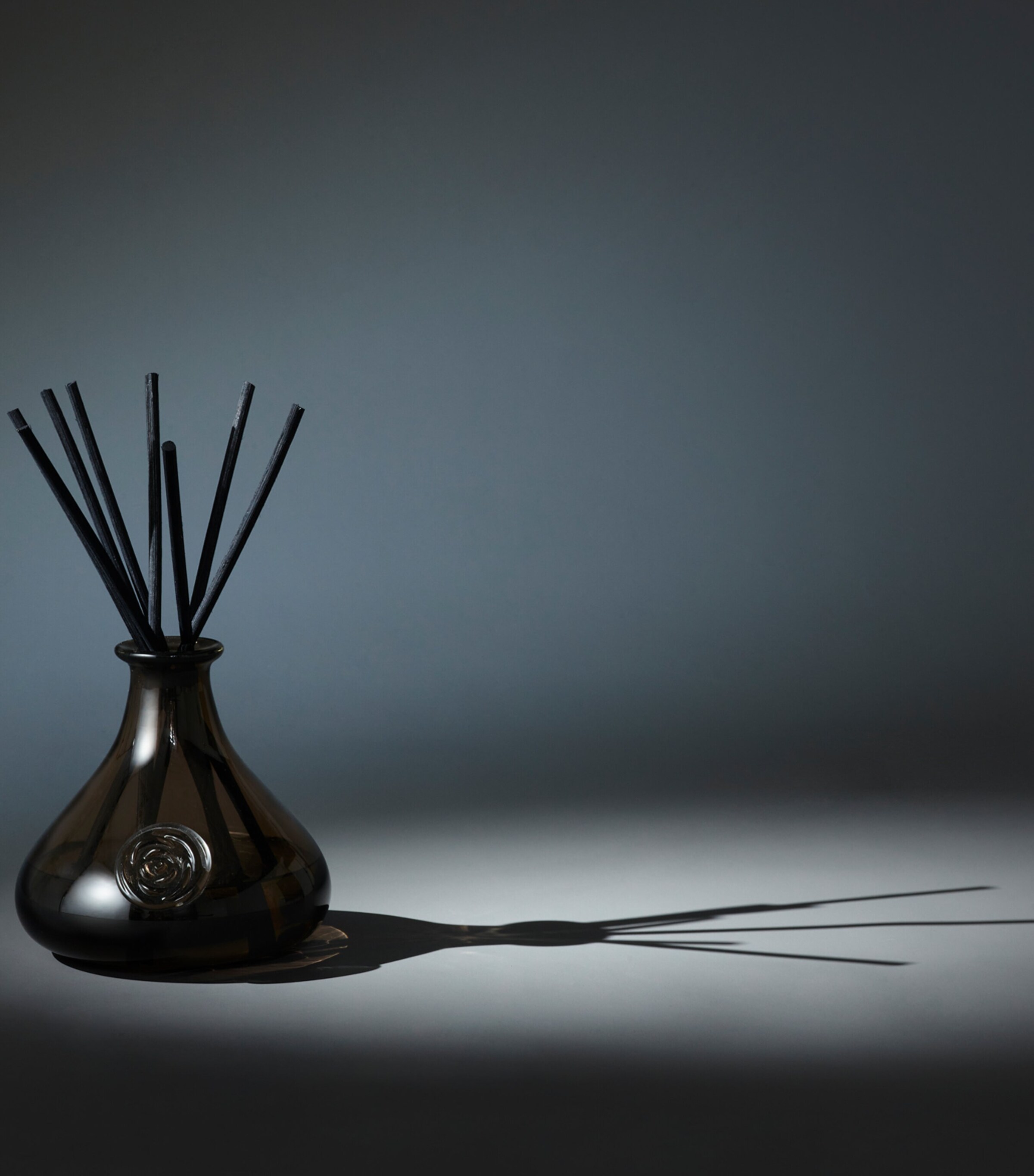 White Flowers Little Roman Diffuser (250ml) BRONZE Image 2