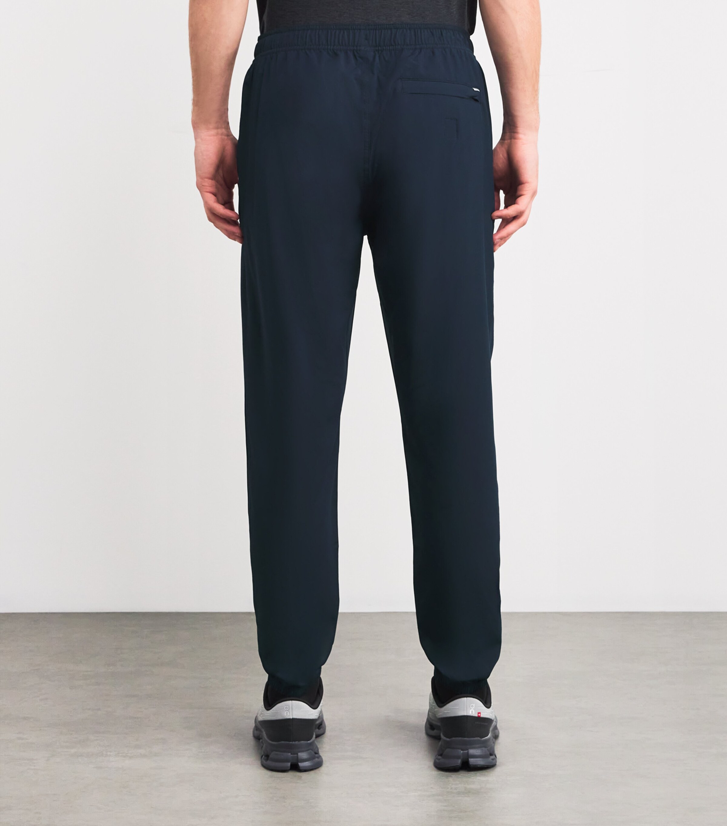 VUORI Mens Kore Sweatpants Ink Image 4