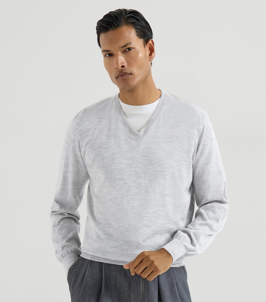 Brunello Cucinelli Mens Cashmere-Silk V-Neck Sweater Image 2