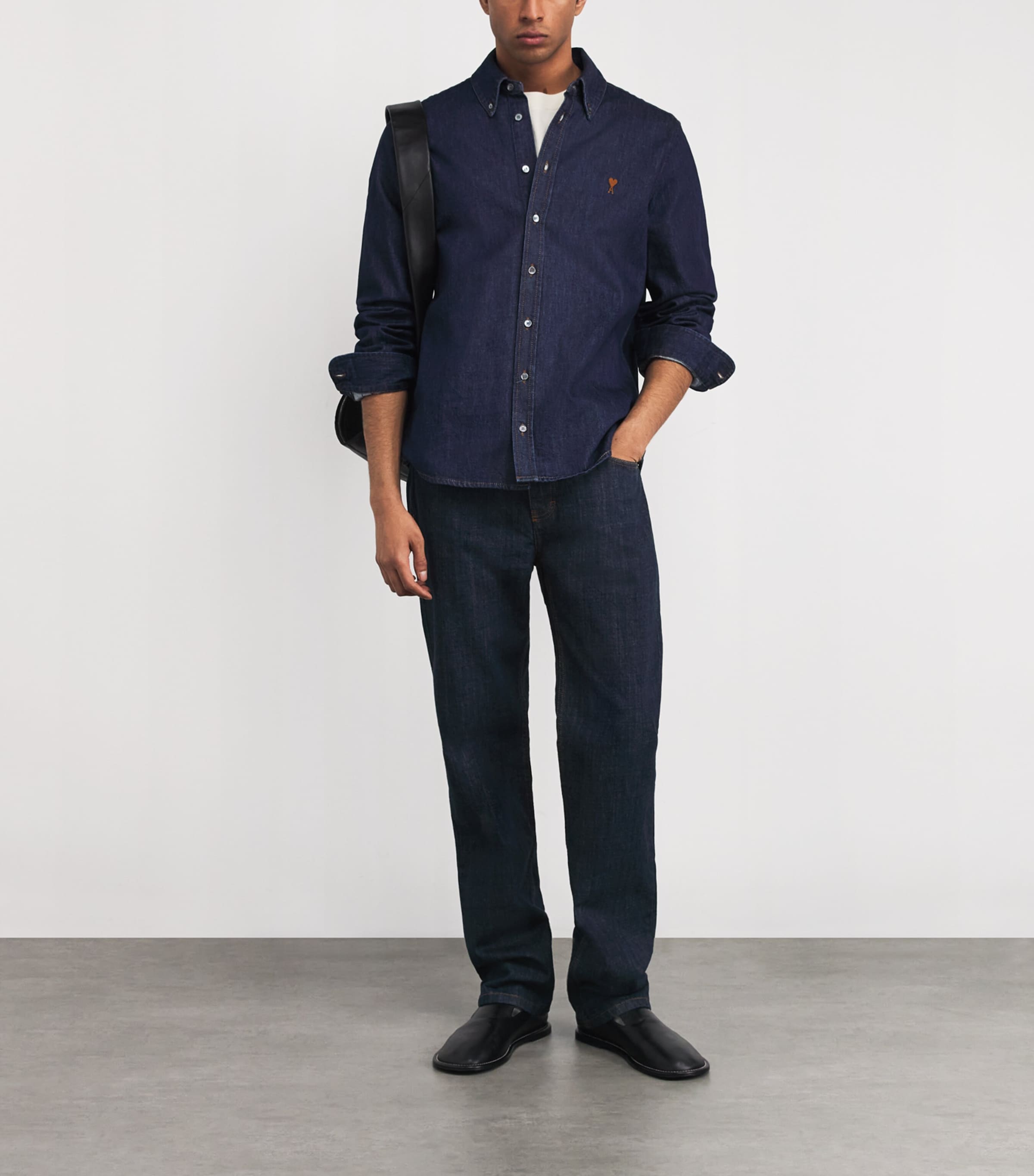 Classic Fit Jeans 402 INDIGO Image 2