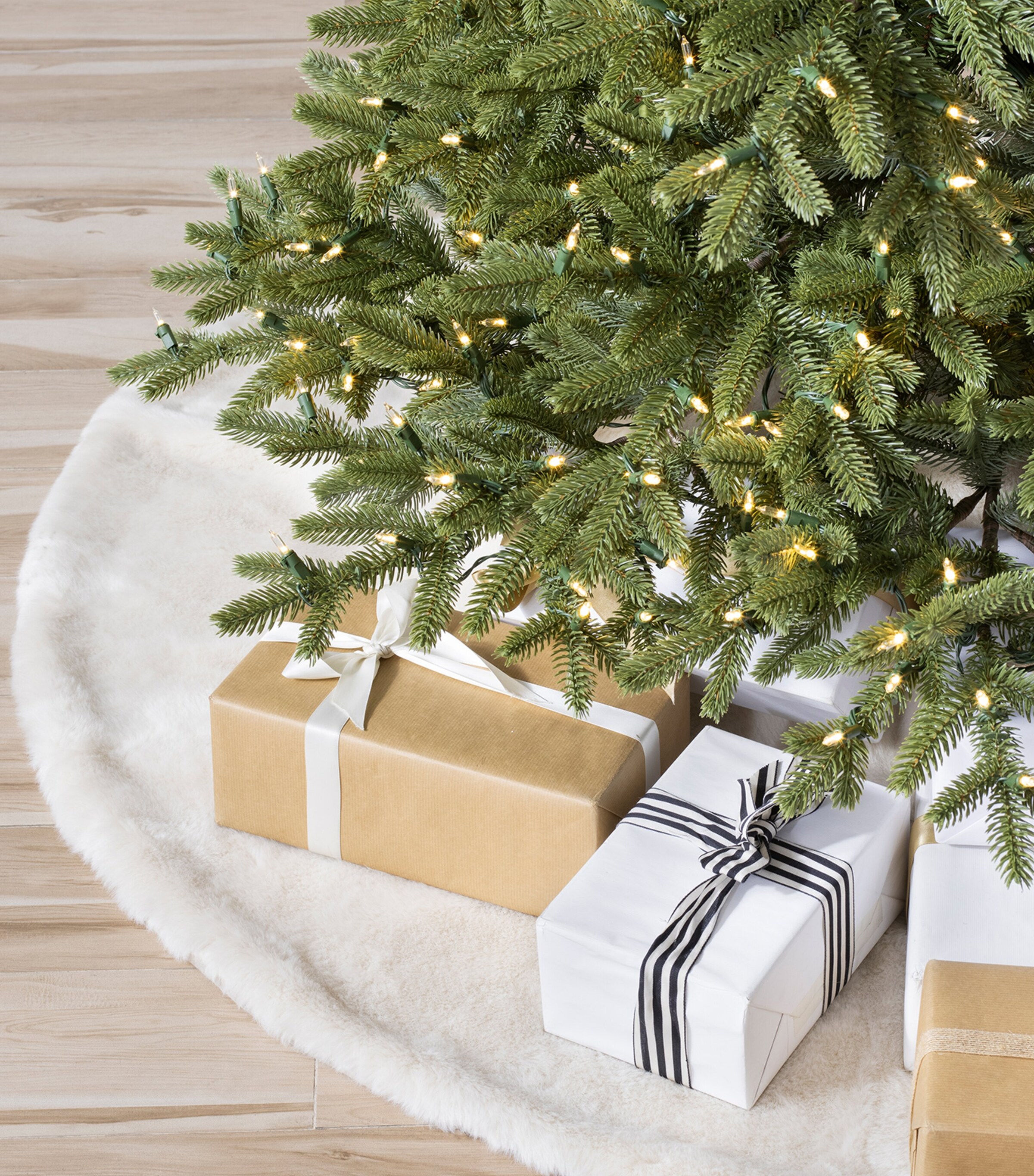 Norway Spruce LED Christmas Tree (6.5ft) GREEN Image 4