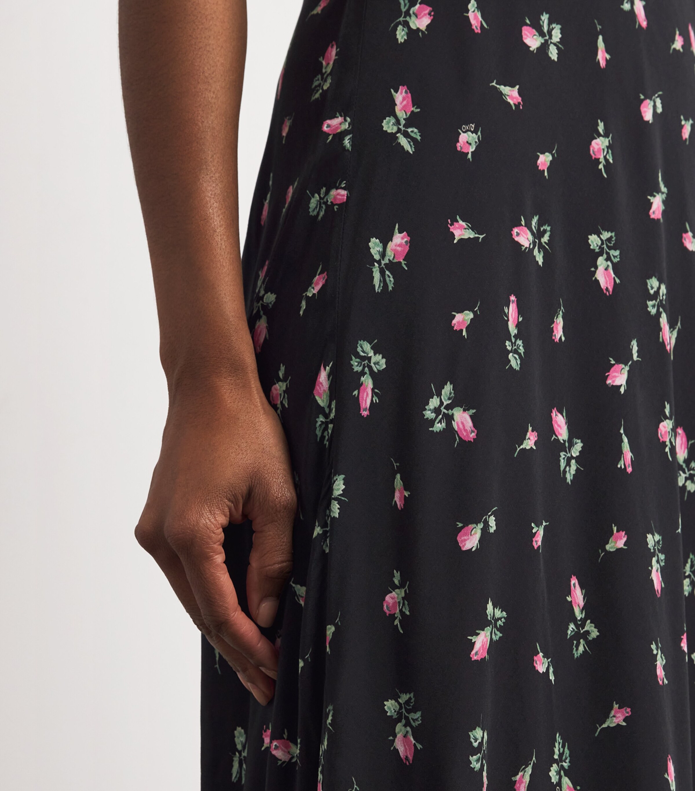 Rose Print Amary Maxi Dress SIENNA BUD BLACK Image 4