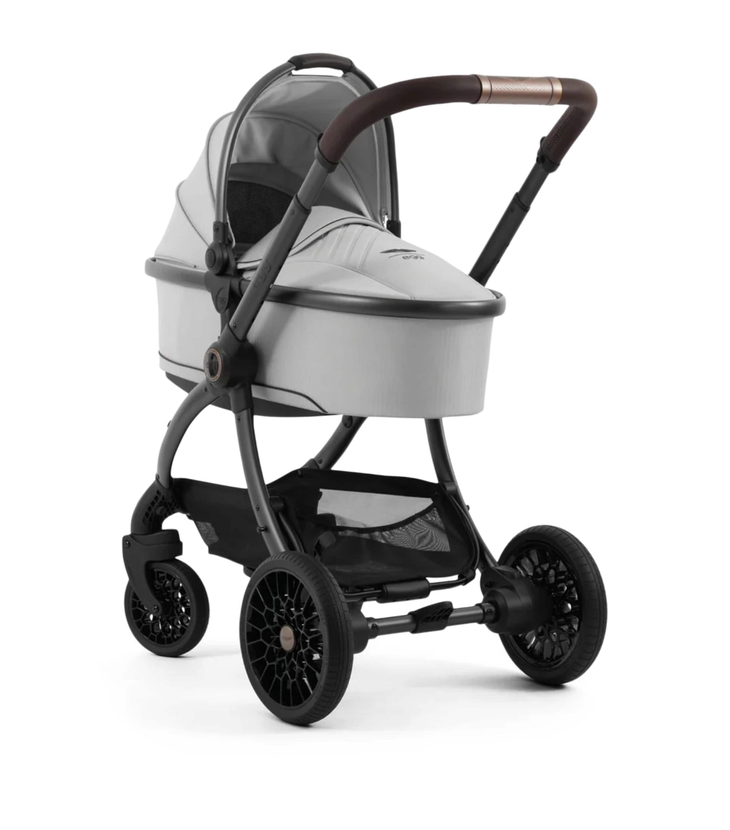 Egg x Aston Martin egg3 Snuggle Bundle Grey Image 7