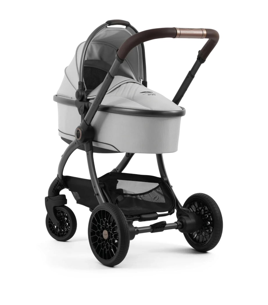 Egg x Aston Martin egg3 Snuggle Bundle Grey Image 7