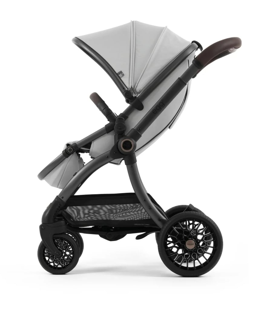 Egg x Aston Martin egg3 Snuggle Bundle Soft Grey Image 10