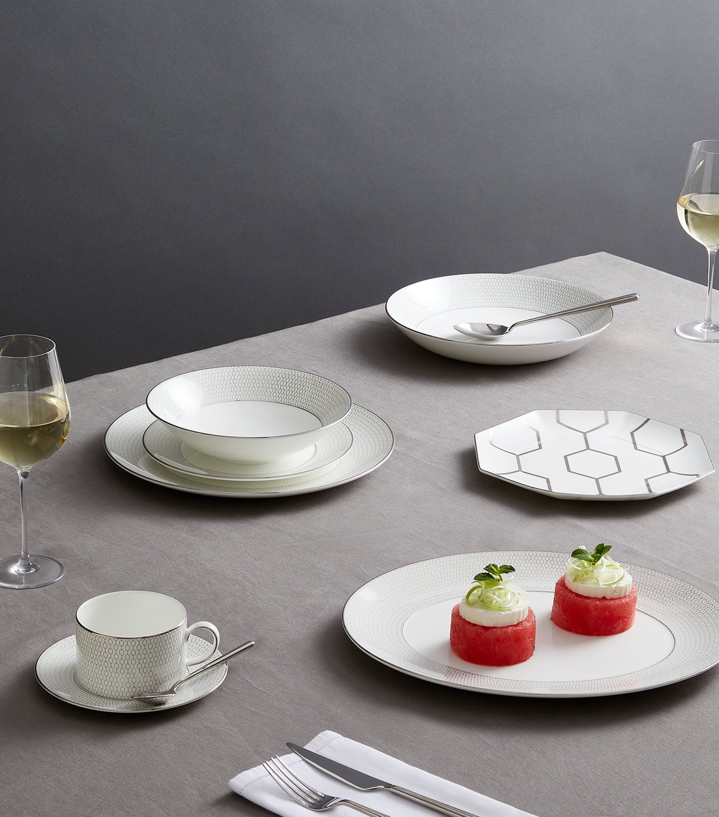 Gio Platinum Octagonal Plate (23cm) WHITE Image 2