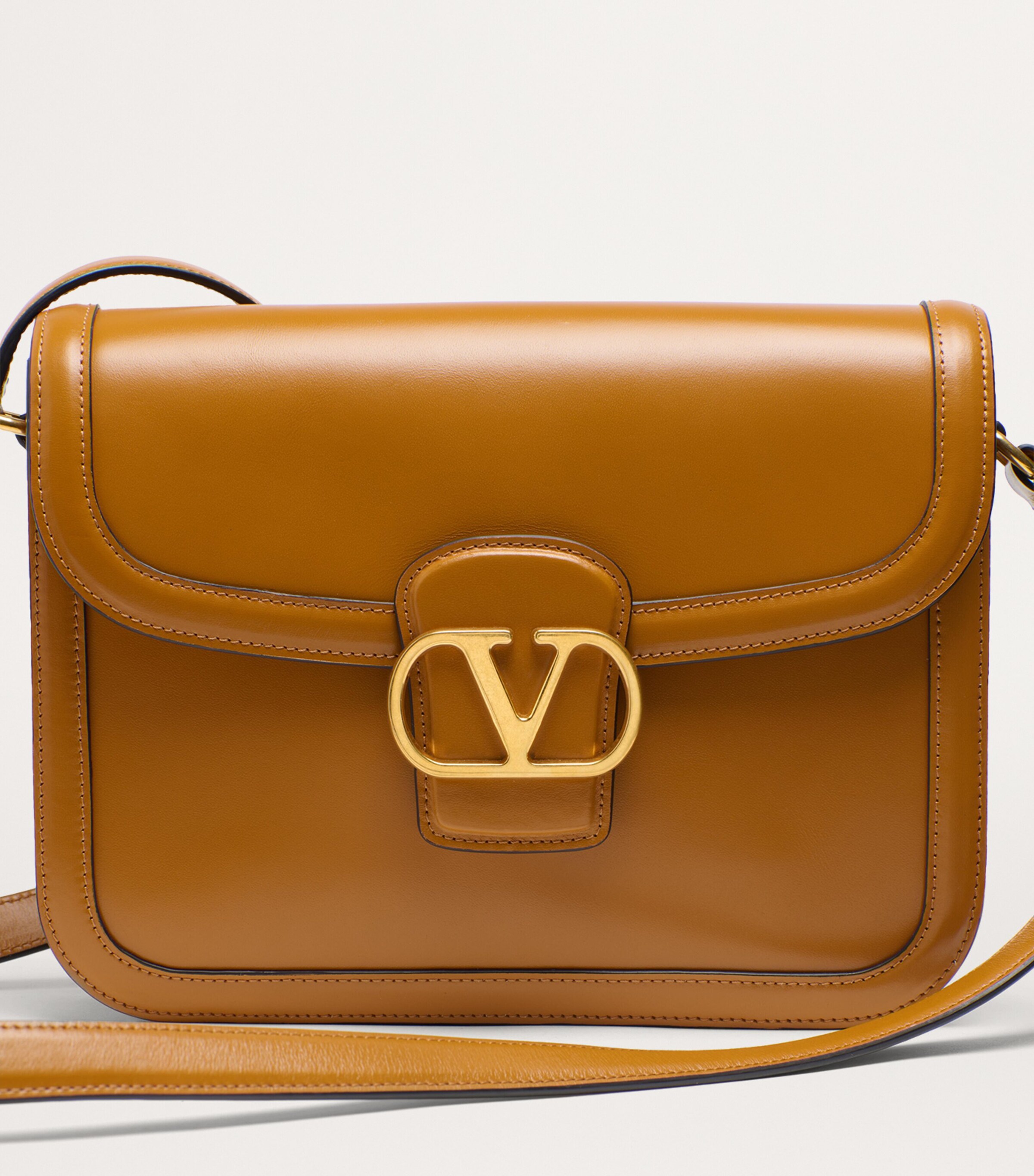 バッグ・カバンその他 Valentino Garavani Small 9TO5 bag in bordeaux Valentino Garavani Small 9TO5 bag in bordeaux | TheDoubleF