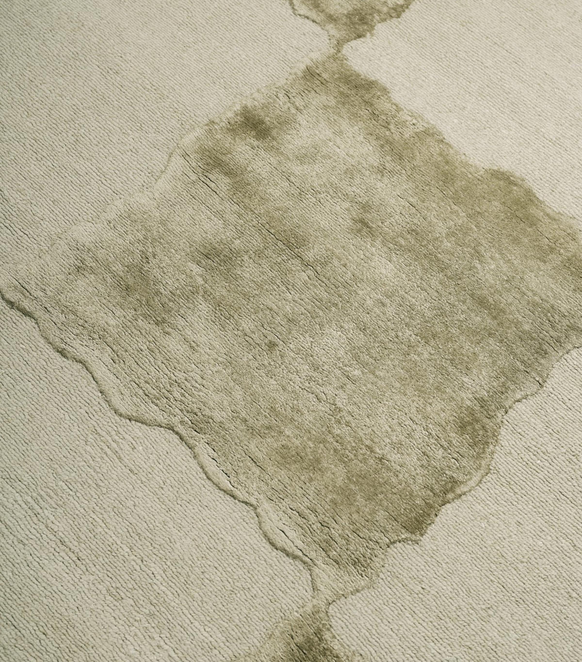 x Kelly Wearstler Arwen Moss Rug (2.44m x 3.05m) GREEN Image 2