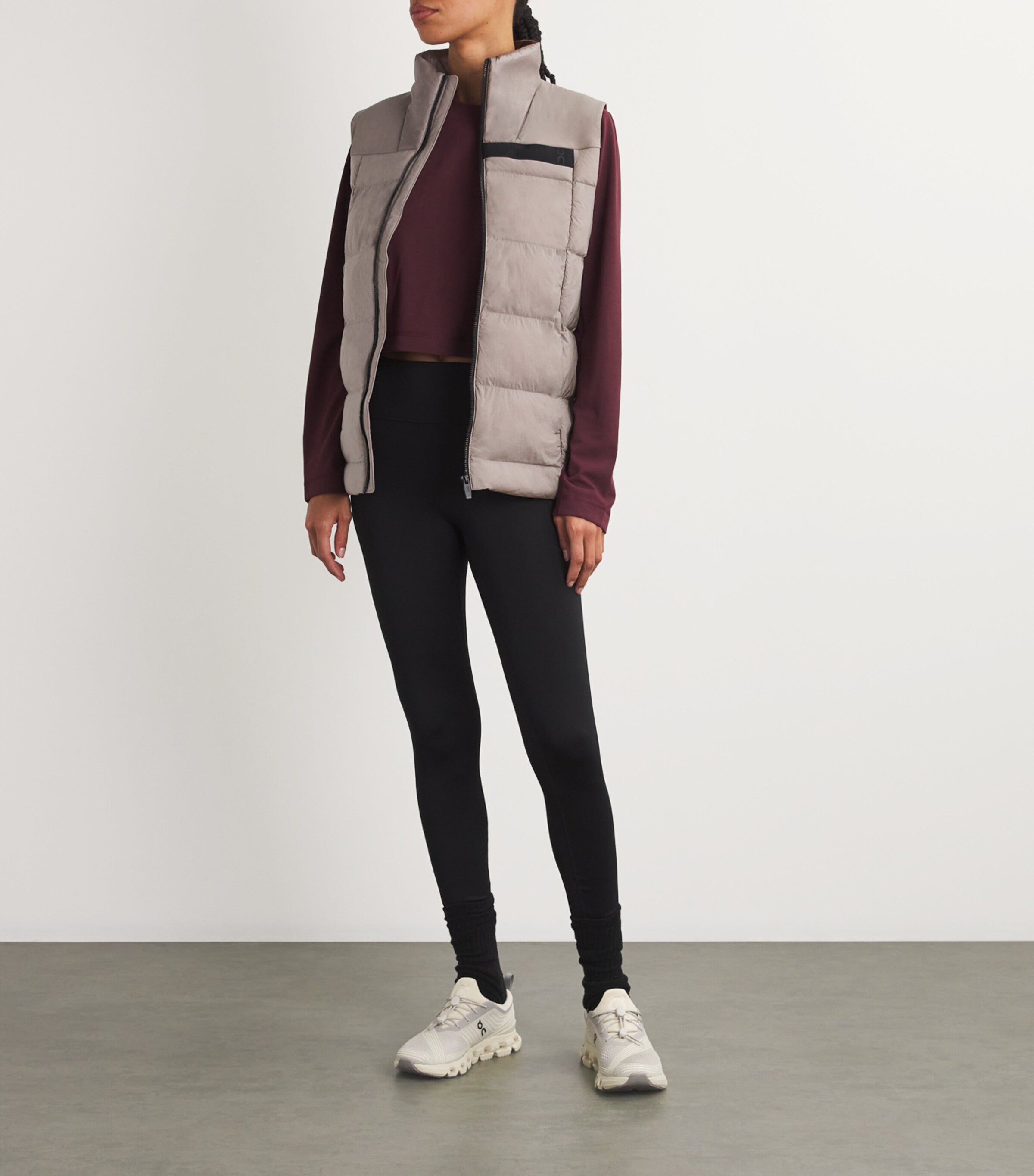 On Womens Challenger Padded Gilet Zinc Image 2