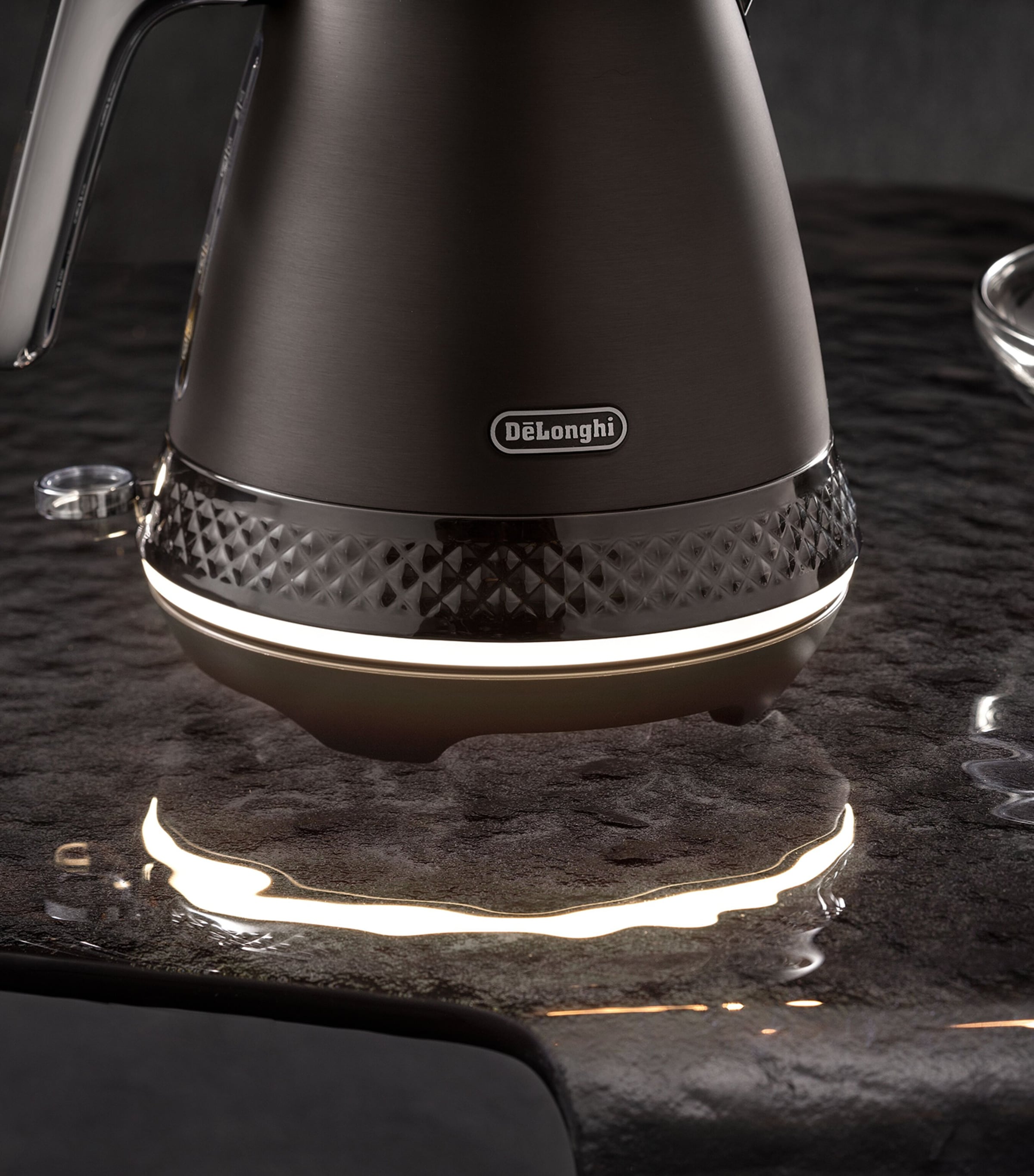 Stainless Steel Diadema Kettle BLACK Image 4