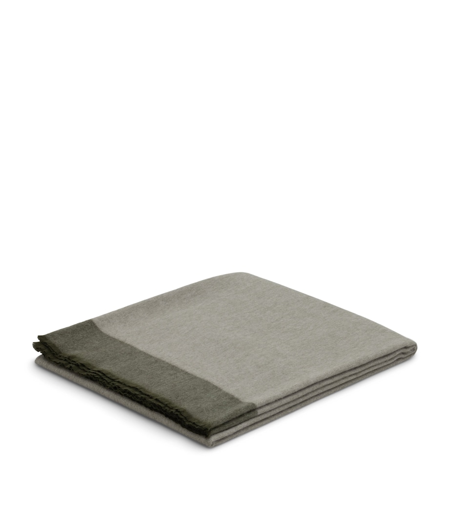Cashmere Arran Border Throw (150cm x 200cm) OYSTER ARMY Image 4