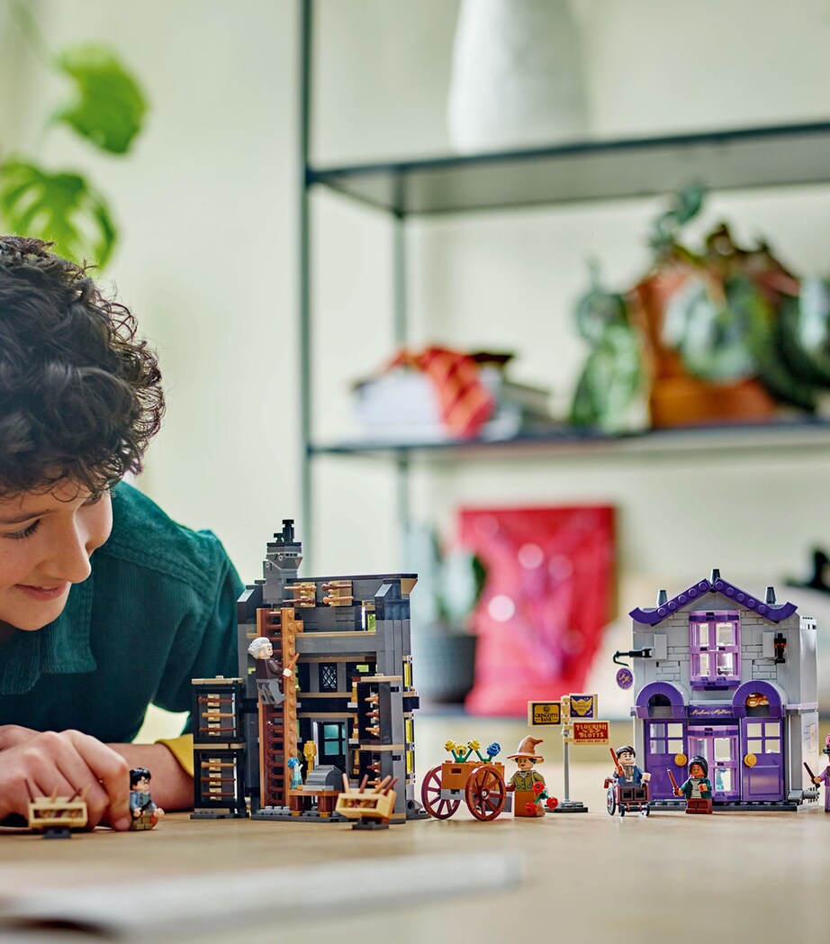 Harry Potter Ollivanders & Madam Malkin's Robes 76439 MULTI Image 5