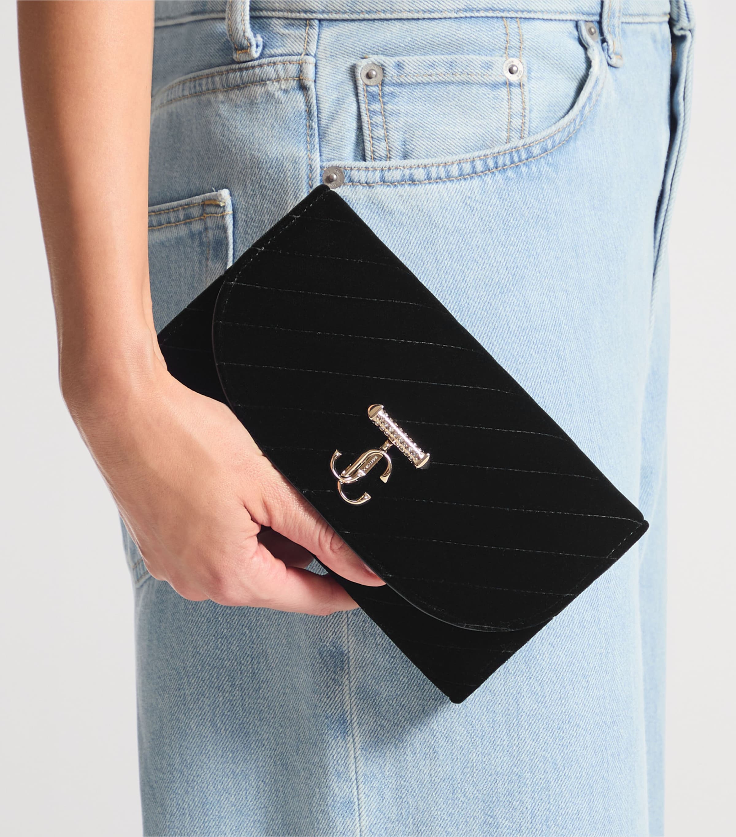 Jimmy Choo Curve Velvet Chain Wallet Black/shiny Gold Image 2