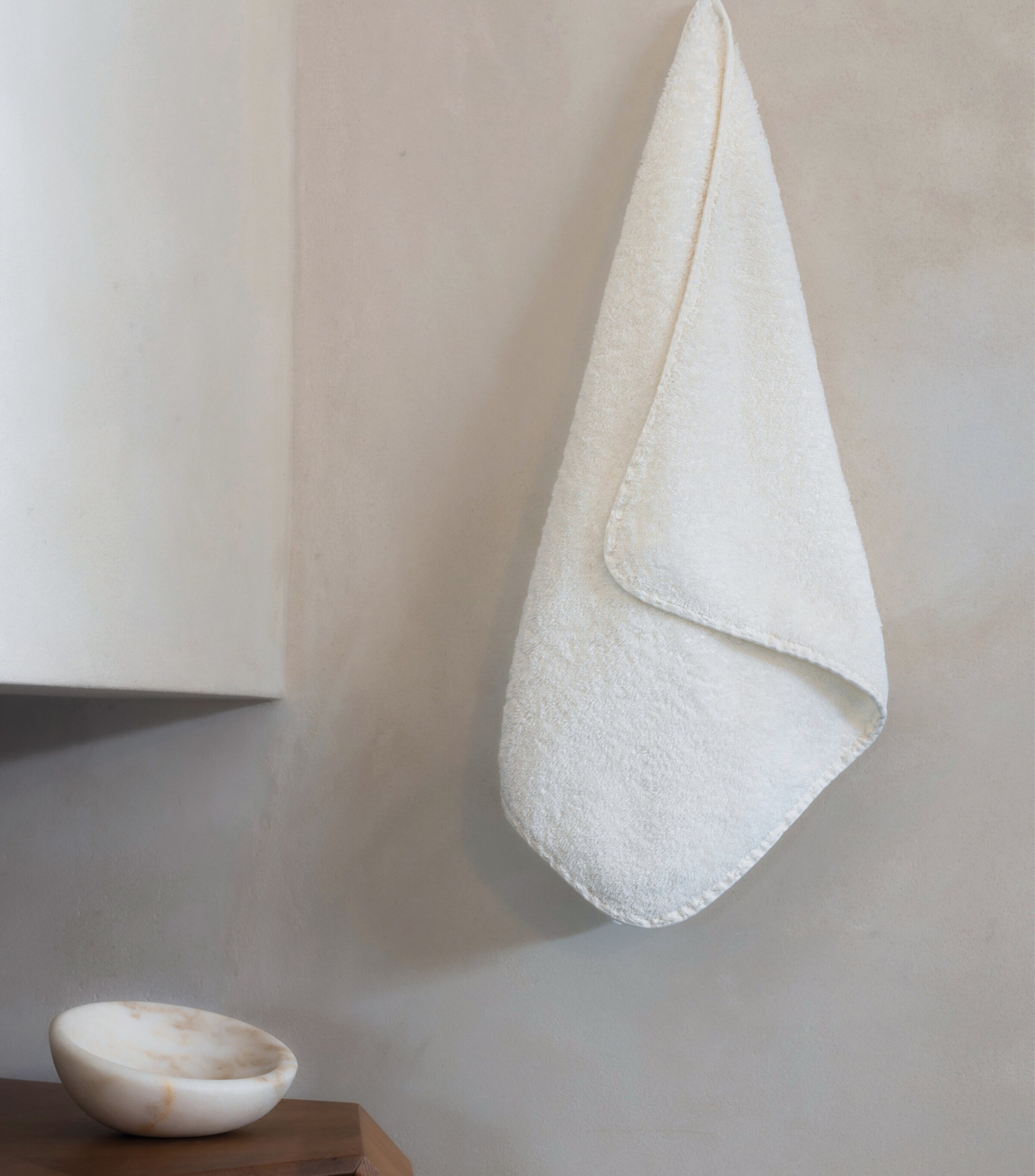 GRACCIOZA Grand Egoist Bath Sheet (95cm x 150cm) White Image 4