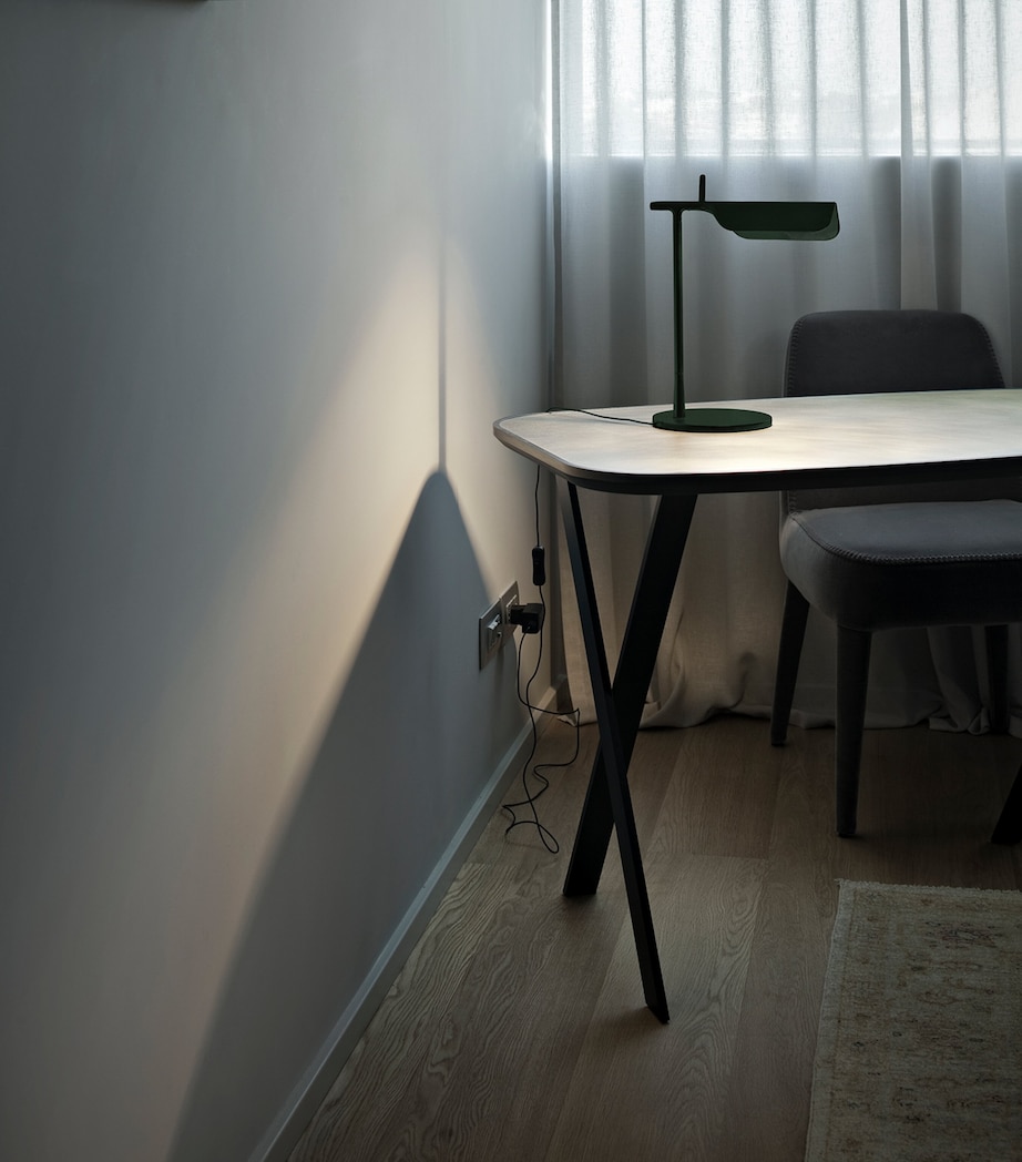 T Table Lamp BLACK Image 2