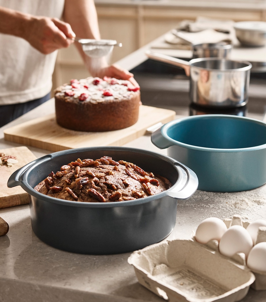 Set of 2 Non-Stick Nest Round Cake Tins BLUE Image 4