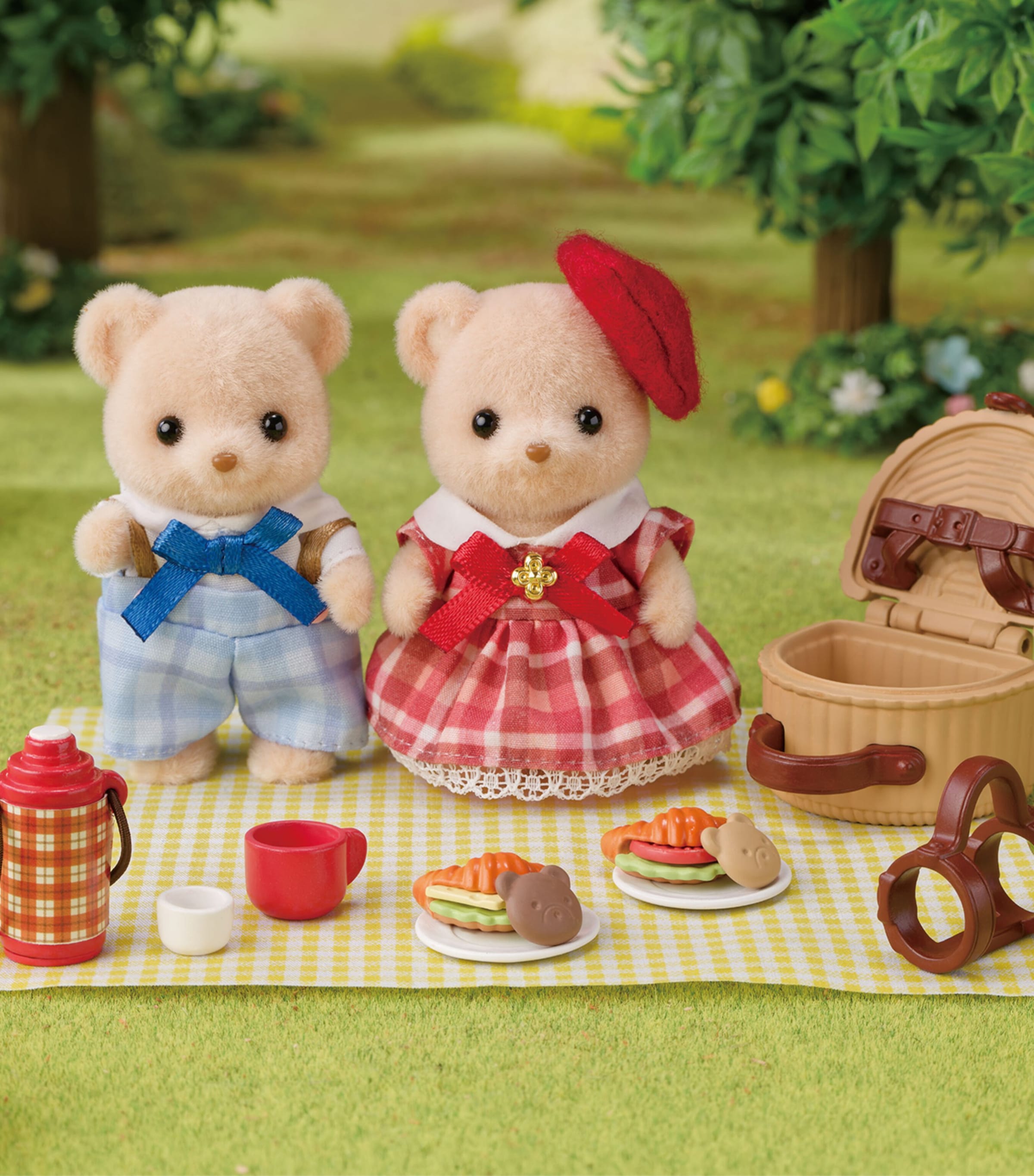 Sylvanian Families Biscuit Bear Sister and Brother Delicious Picnic Image 3