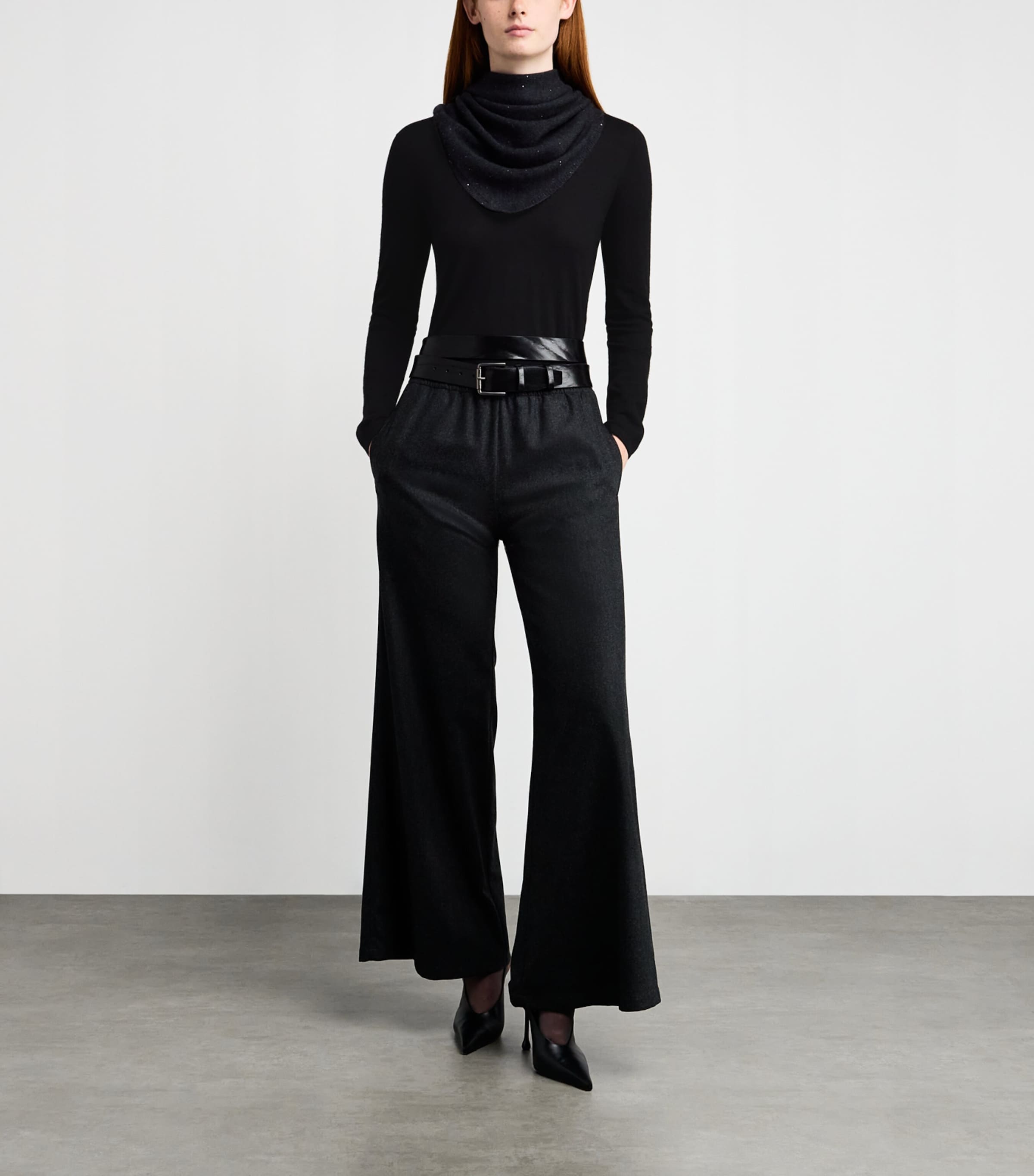 Cashmere V-Neck Sweater BLACK Image 2