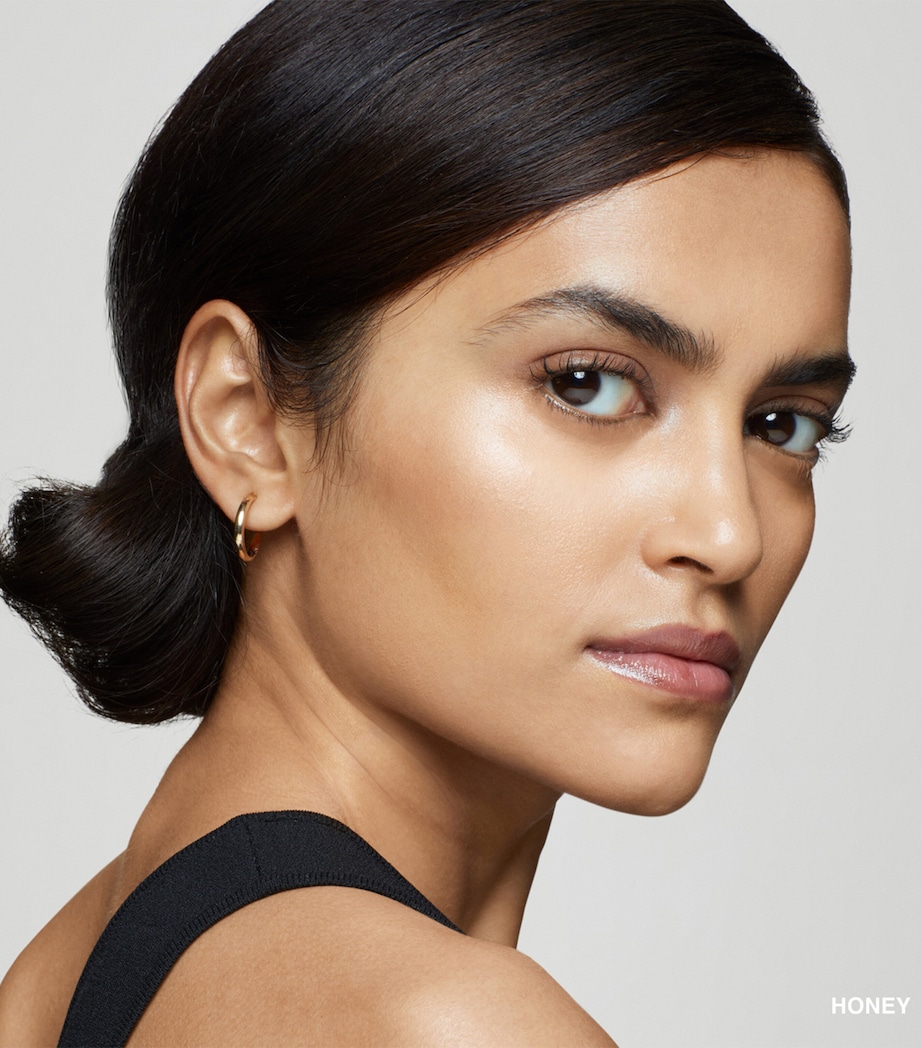 Intensive Serum Foundation SPF 40 HONEY Image 4