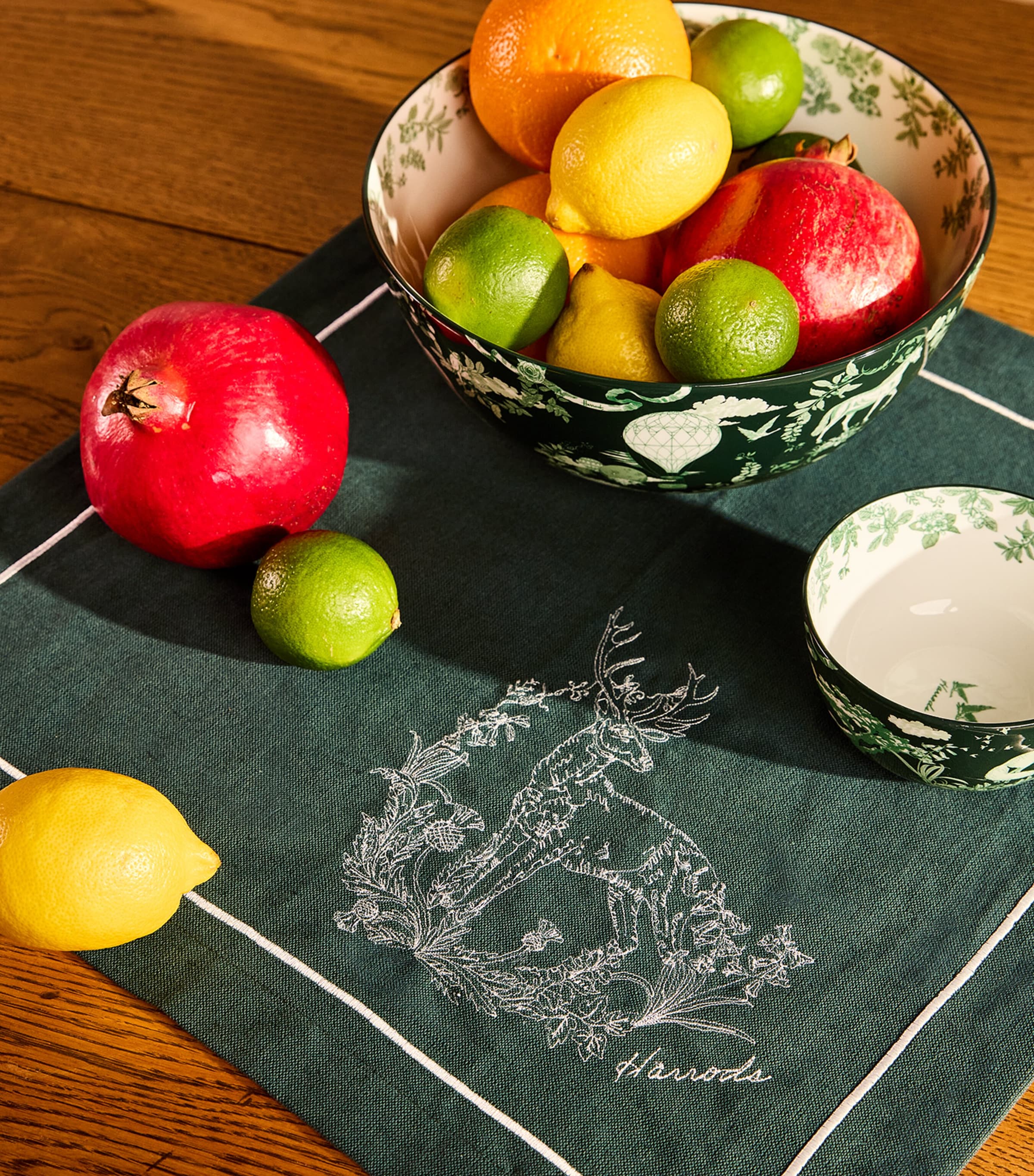 Harrods Cotton-Linen Toile Napkins (Set of 4) Green Image 3