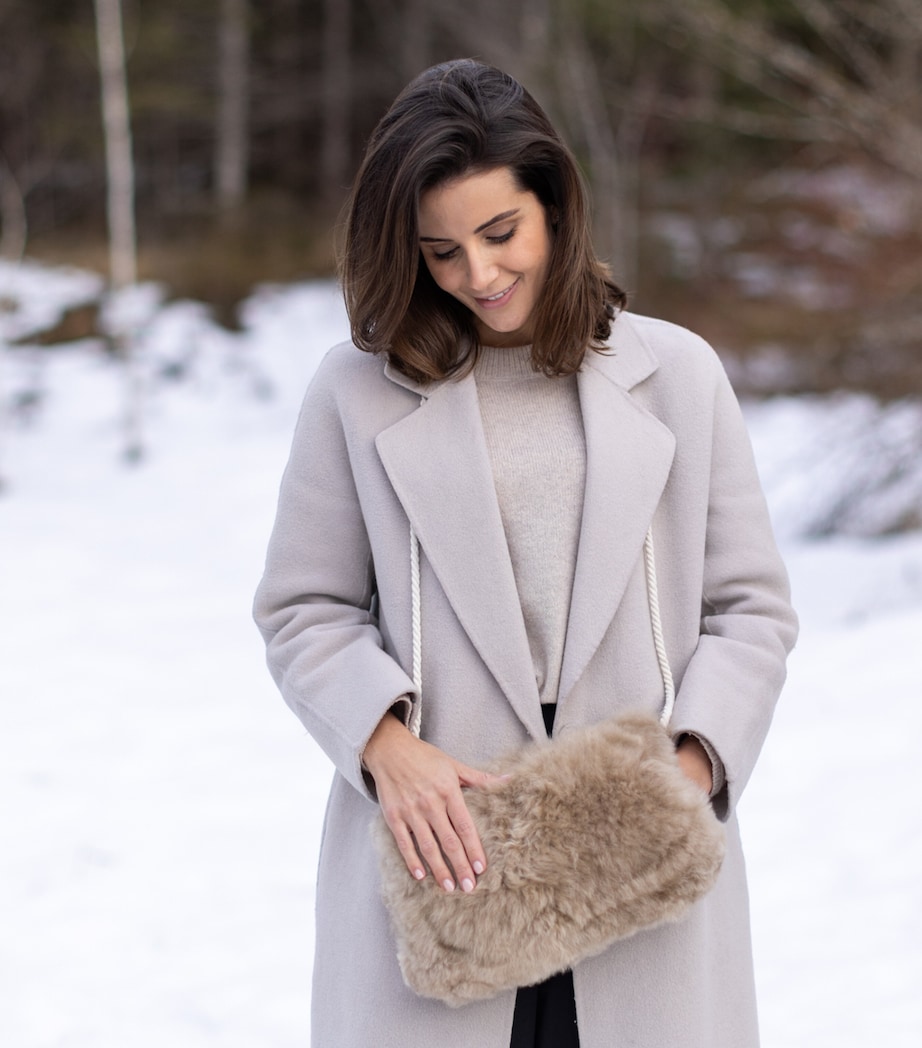Weich Royal Alpaca Wool Manu Pocket Muff Taupe Image 2