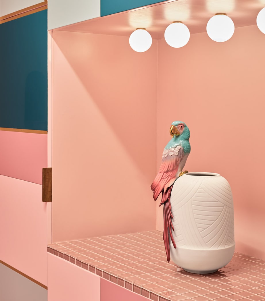 Porcelain Macaw Vase (56cm) WHITE & RED Image 3