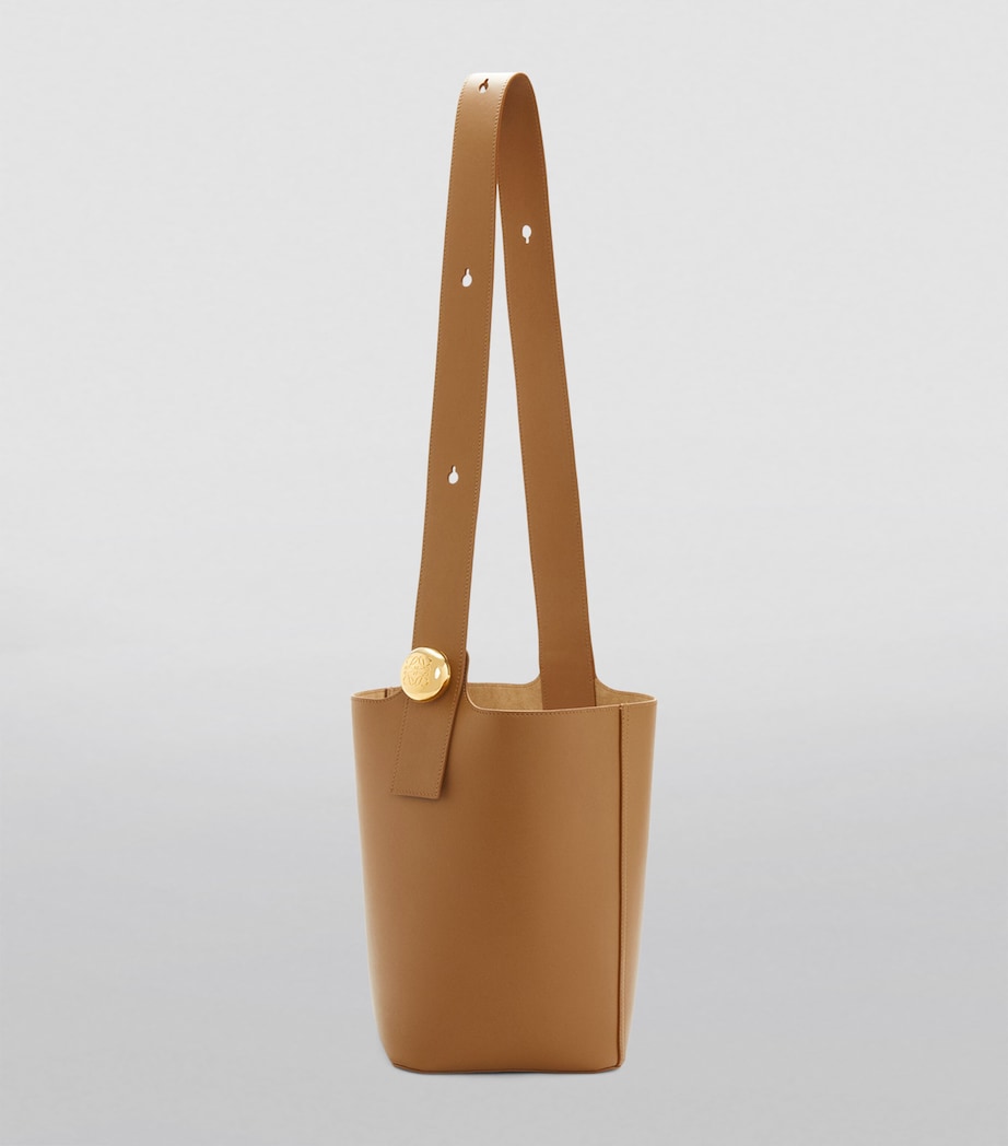 Medium Pebble-Calfskin Bucket Bag OAK Image 2