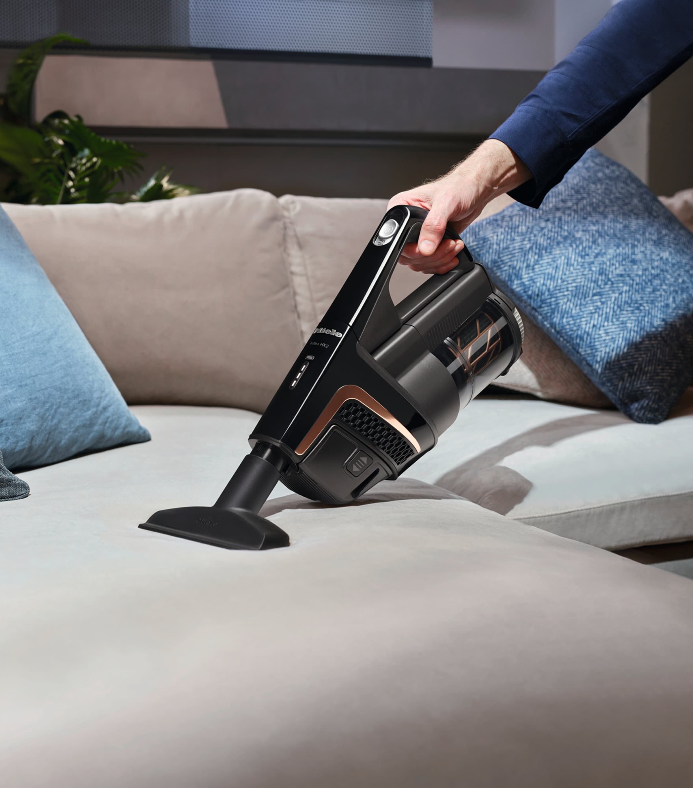 Triflex HX2 Vacuum Cleaner OBSIDIAN BLACK Image 4