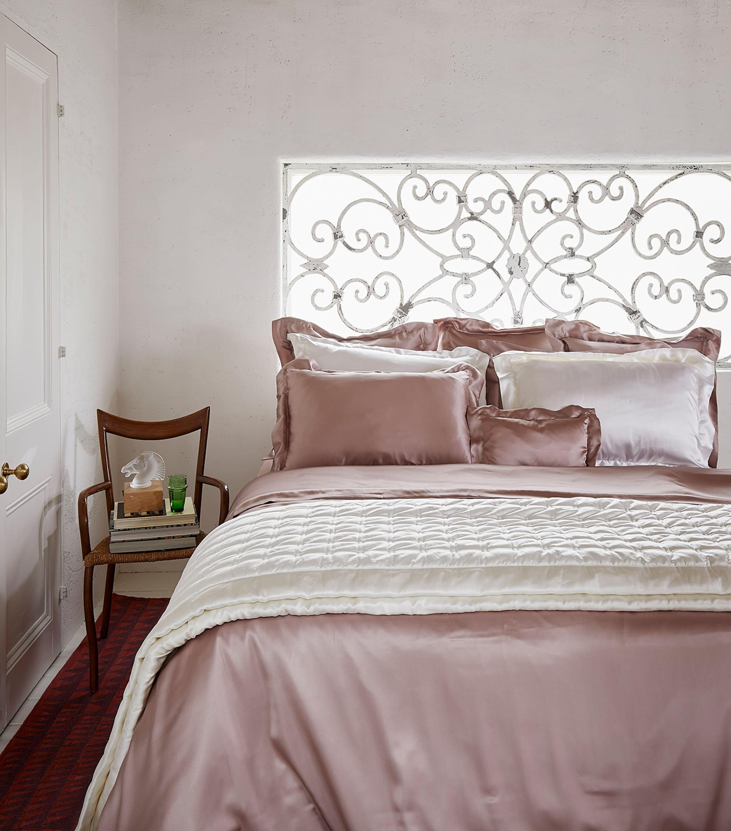 Silk King Pillowcase (50cm x 90cm) VINTAGE PINK Image 2