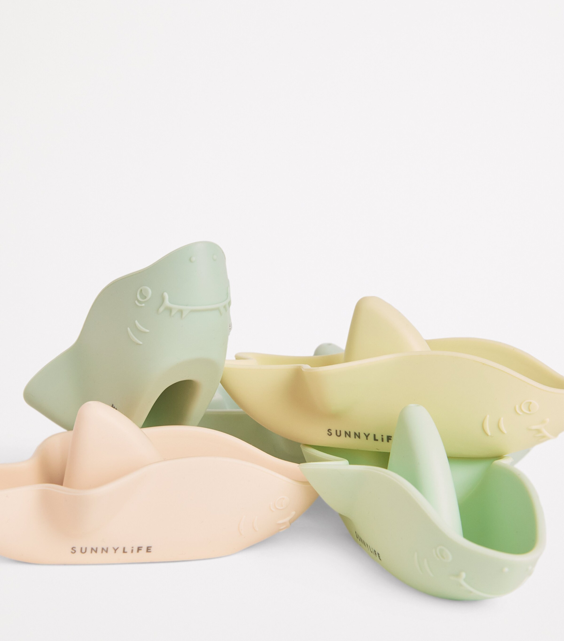Sunnylife Kids Shark Boat Splash Toys (Set of 6) Image 2
