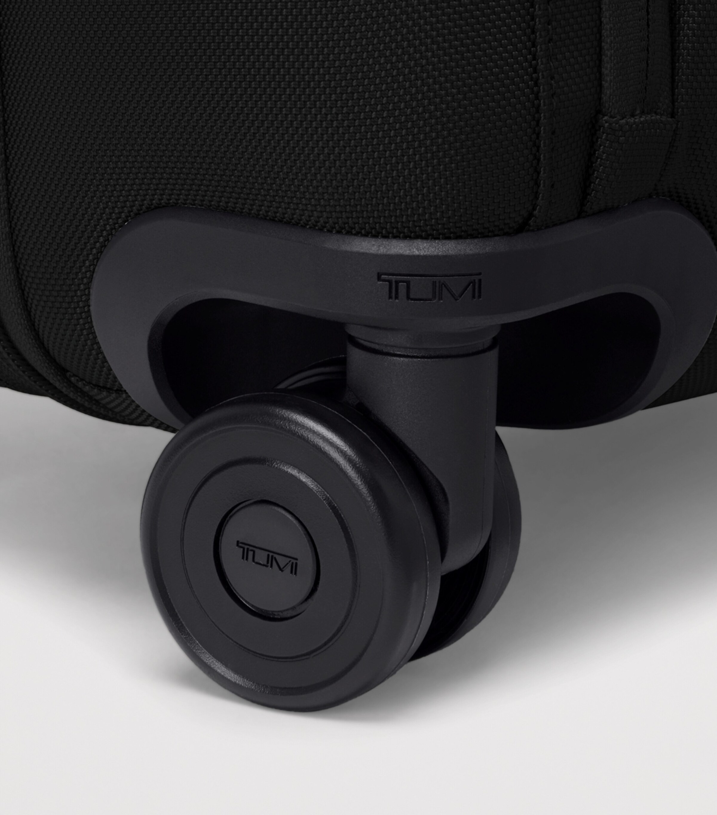 Tumi Alpha 4 Large Dual Access Expandable Suitcase (78.5cm) Black Image 8