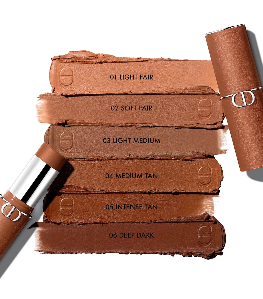 Dior Forever Skin Bronze 03 LIGHT MEDIUM Image 4