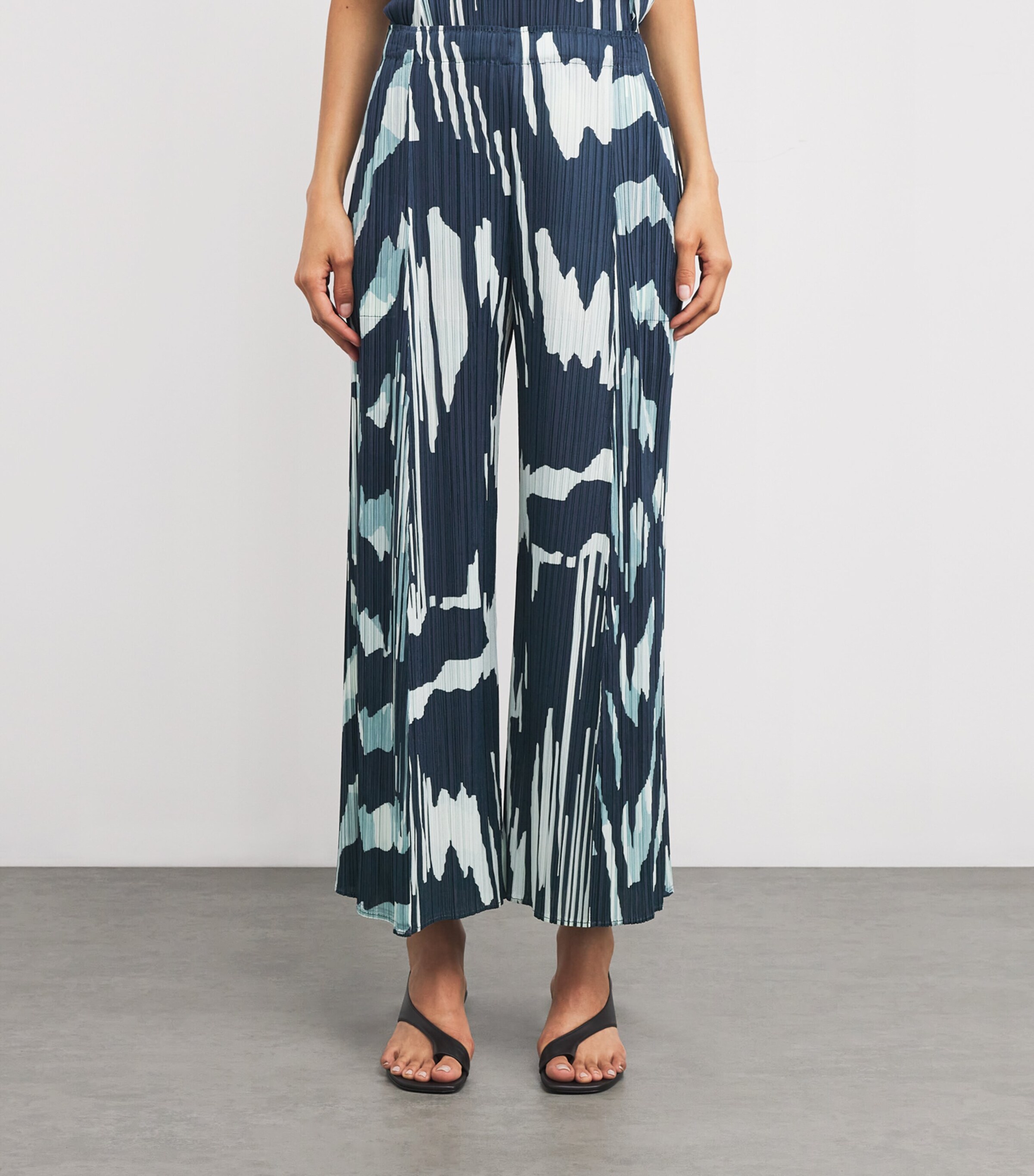 Pleated Refraction Wide-Leg Trousers 77 Image 3