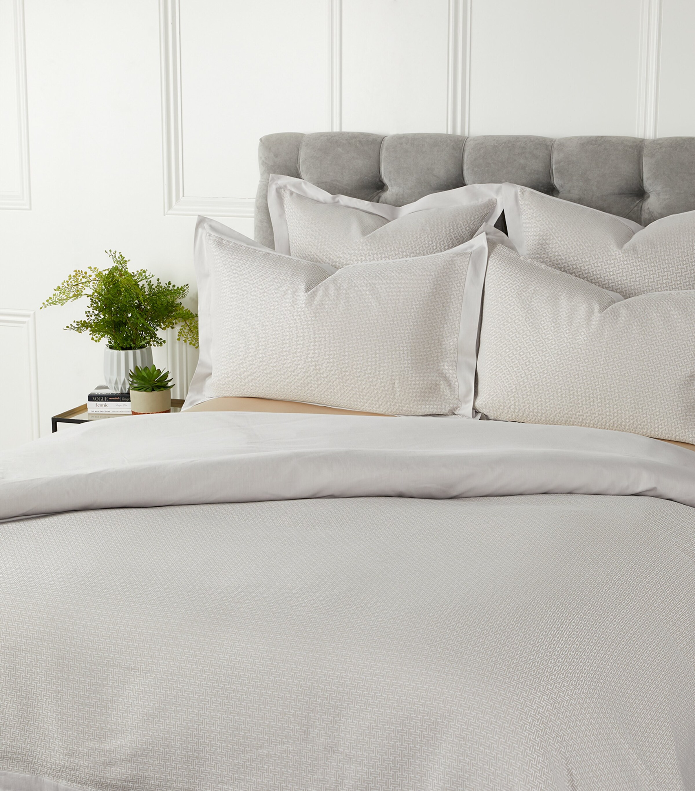 Celso De Lemos Avalon Super King Duvet Cover (260cm x 220cm) Glacier Image 3