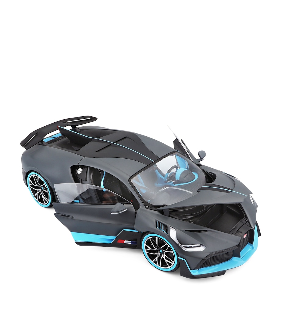 Bburago Bugatti Divo 1:18 Model Image 2
