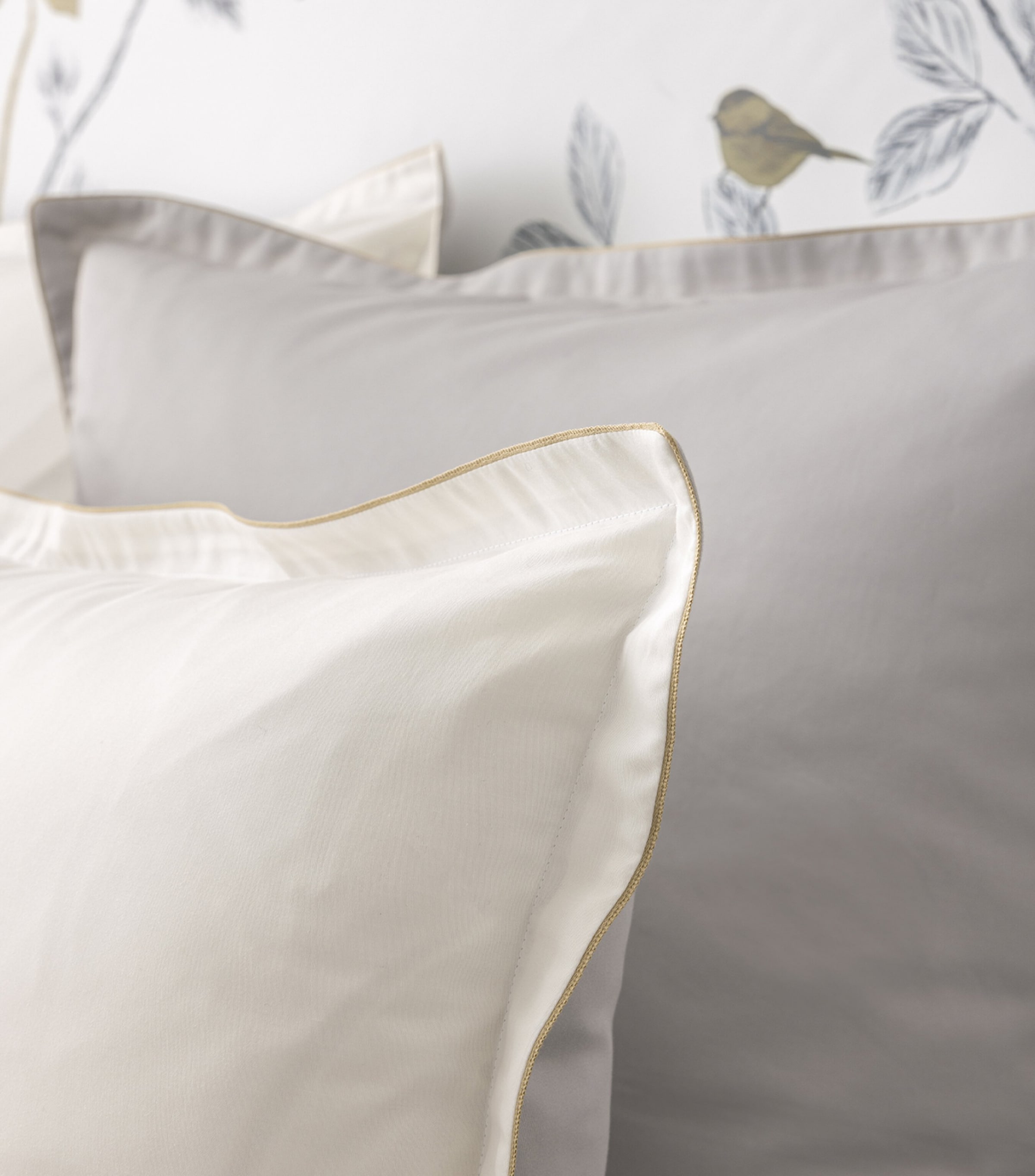 Alexandre Turpault Cotton Nobel Square Pillowcase Pair (65cm x 65cm) | Bedding | Bed Linens & Sets | Pillow Cases | Designers | Alexandre Turpault