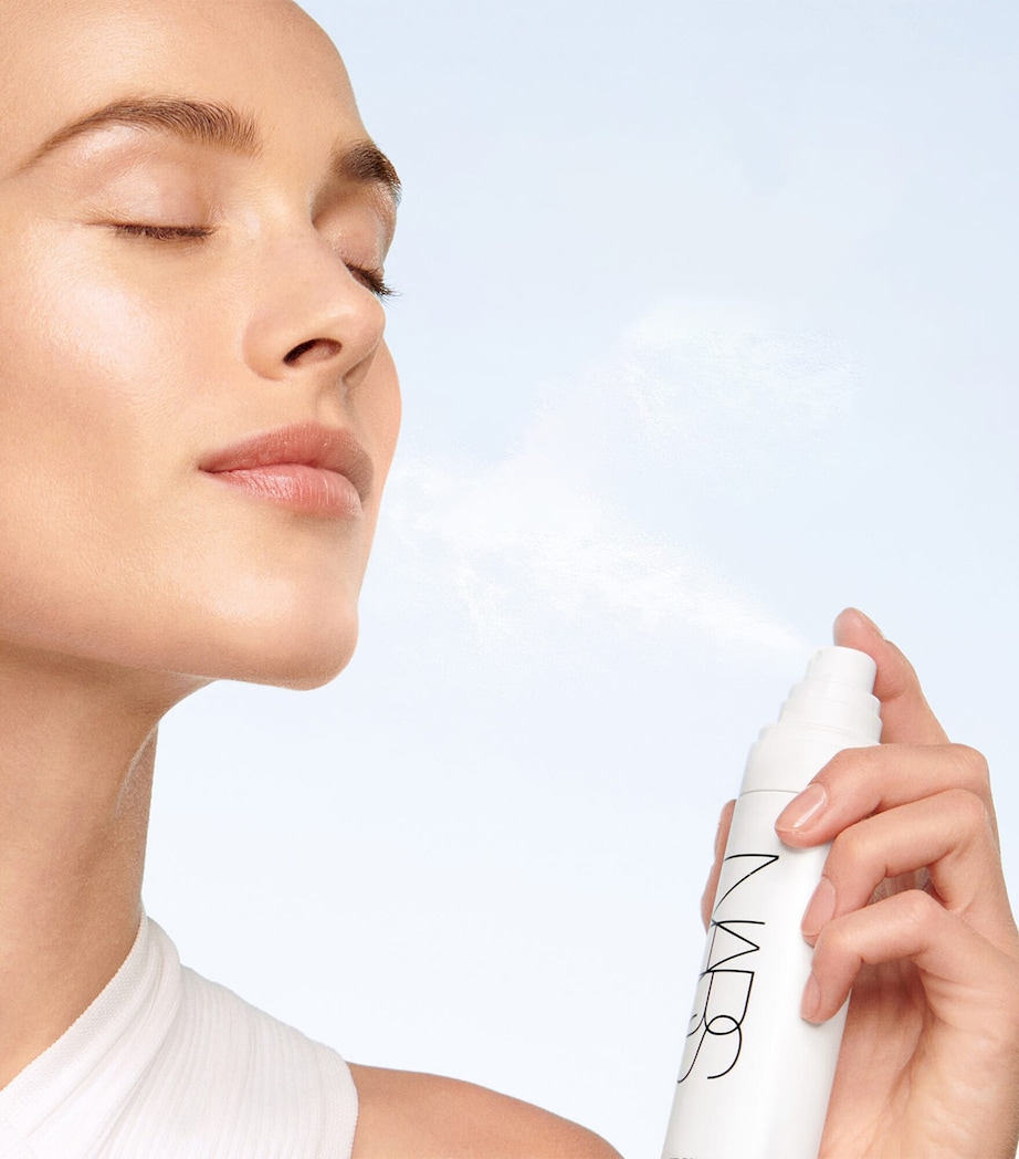 Light Reflecting Setting Mist NO COLOUR Image 4