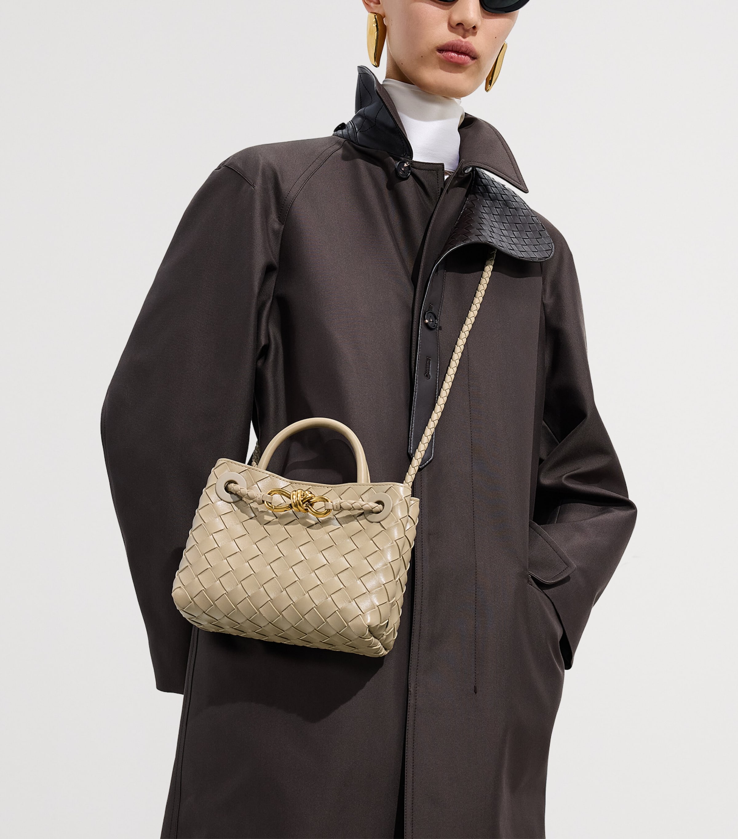 Bottega Veneta Womens Mini Leather Andiamo Top-Handle Bag Image 2